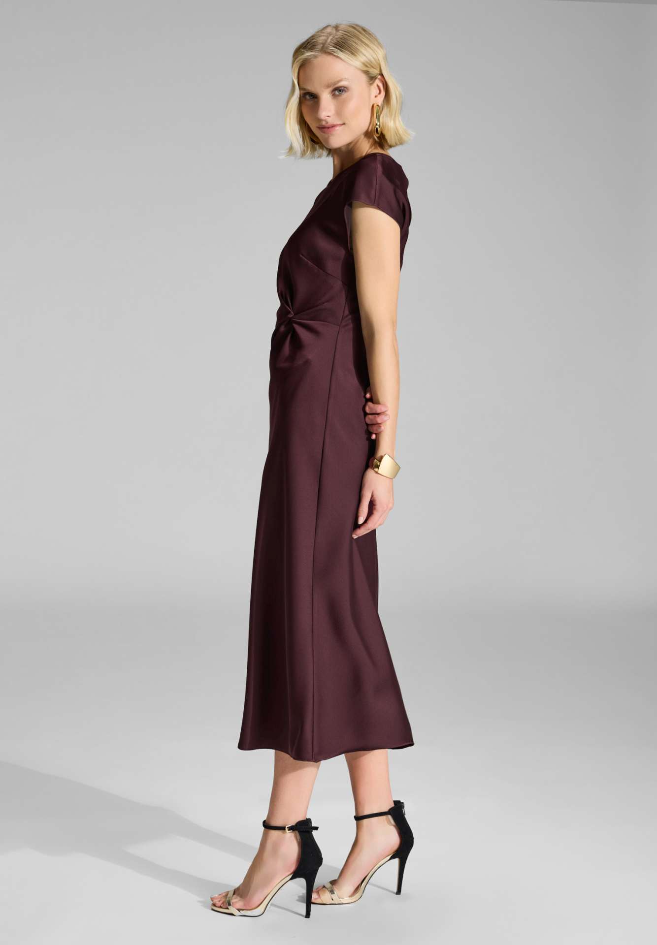 Slip Dress aus Satin mit Twist Detail