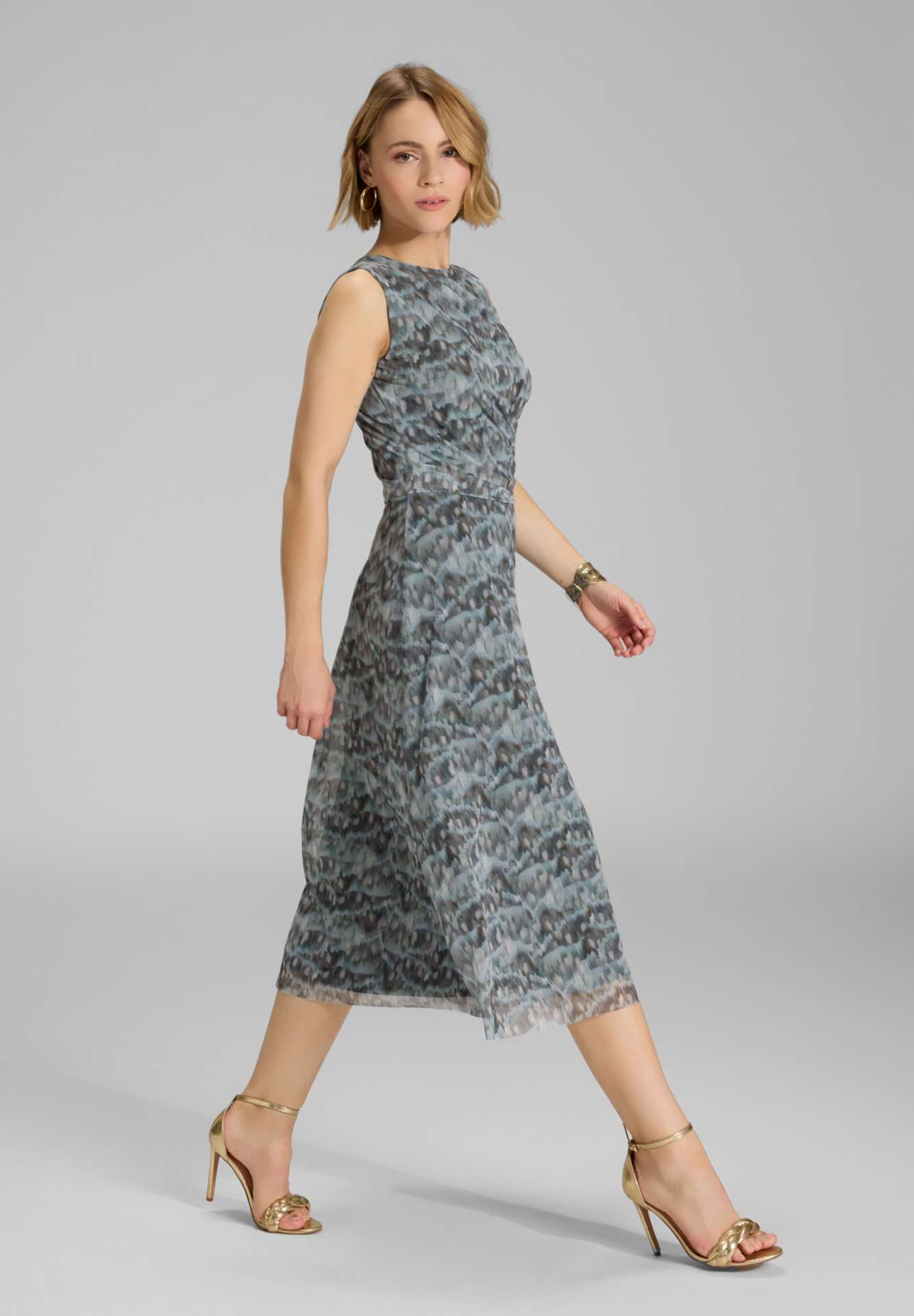 Midi Kleid aus weichem Mesh mit abstraktem Animal Print