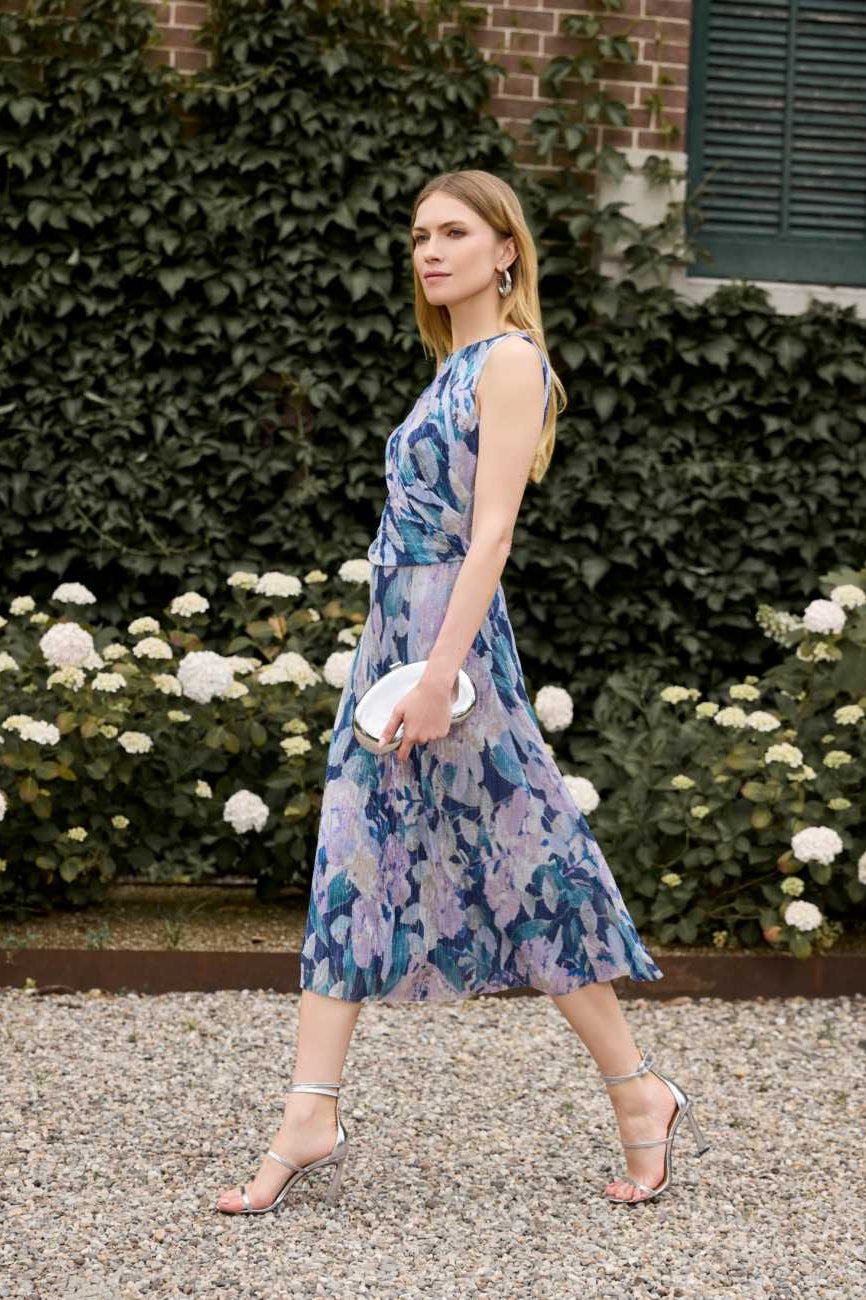 Midi Kleid mit diagonaler Drapierung aus bedrucktem Plissee Jersey mauve multi