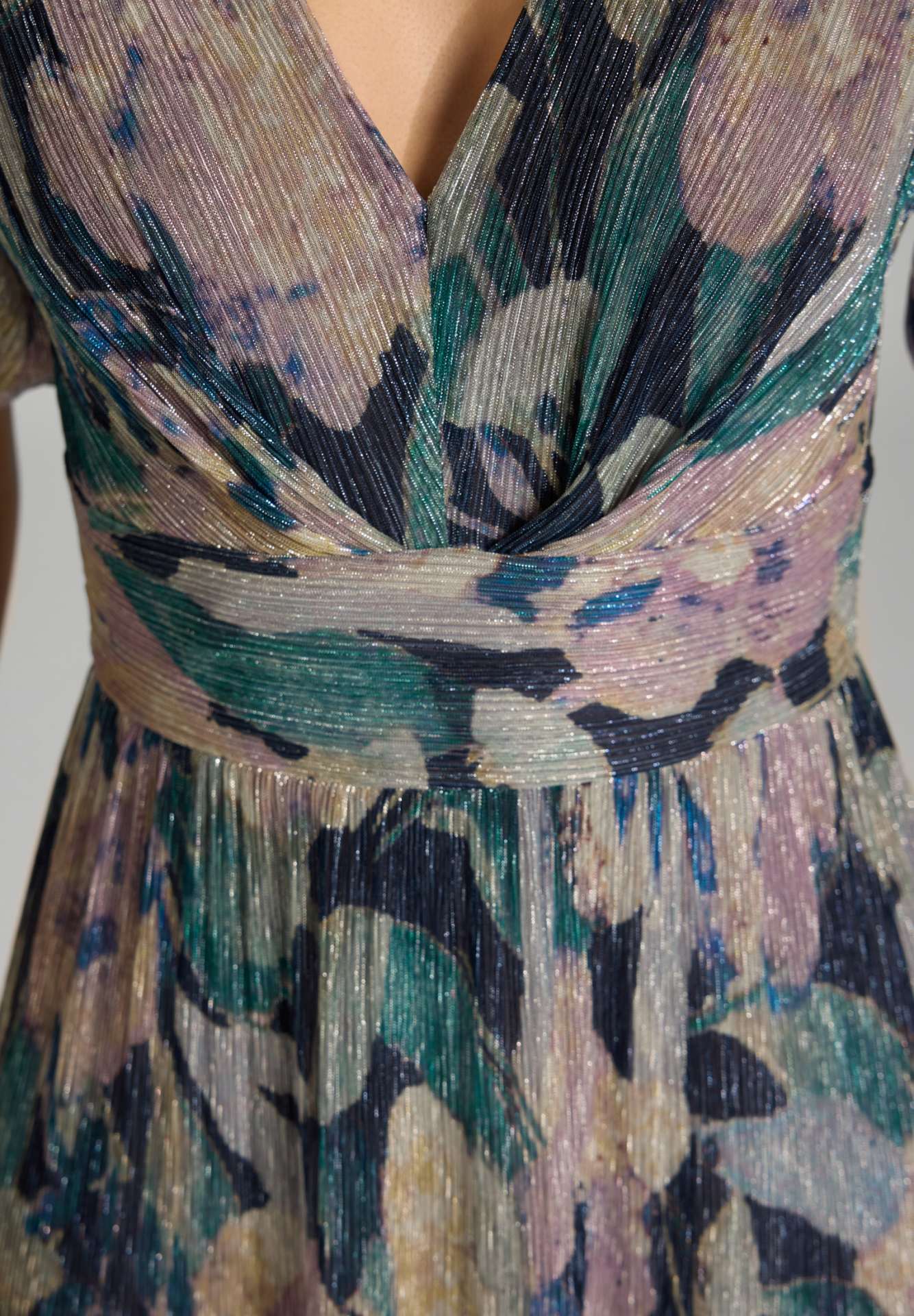 Abendkleid mit Puffärmeln aus bedrucktem Plissee Jersey