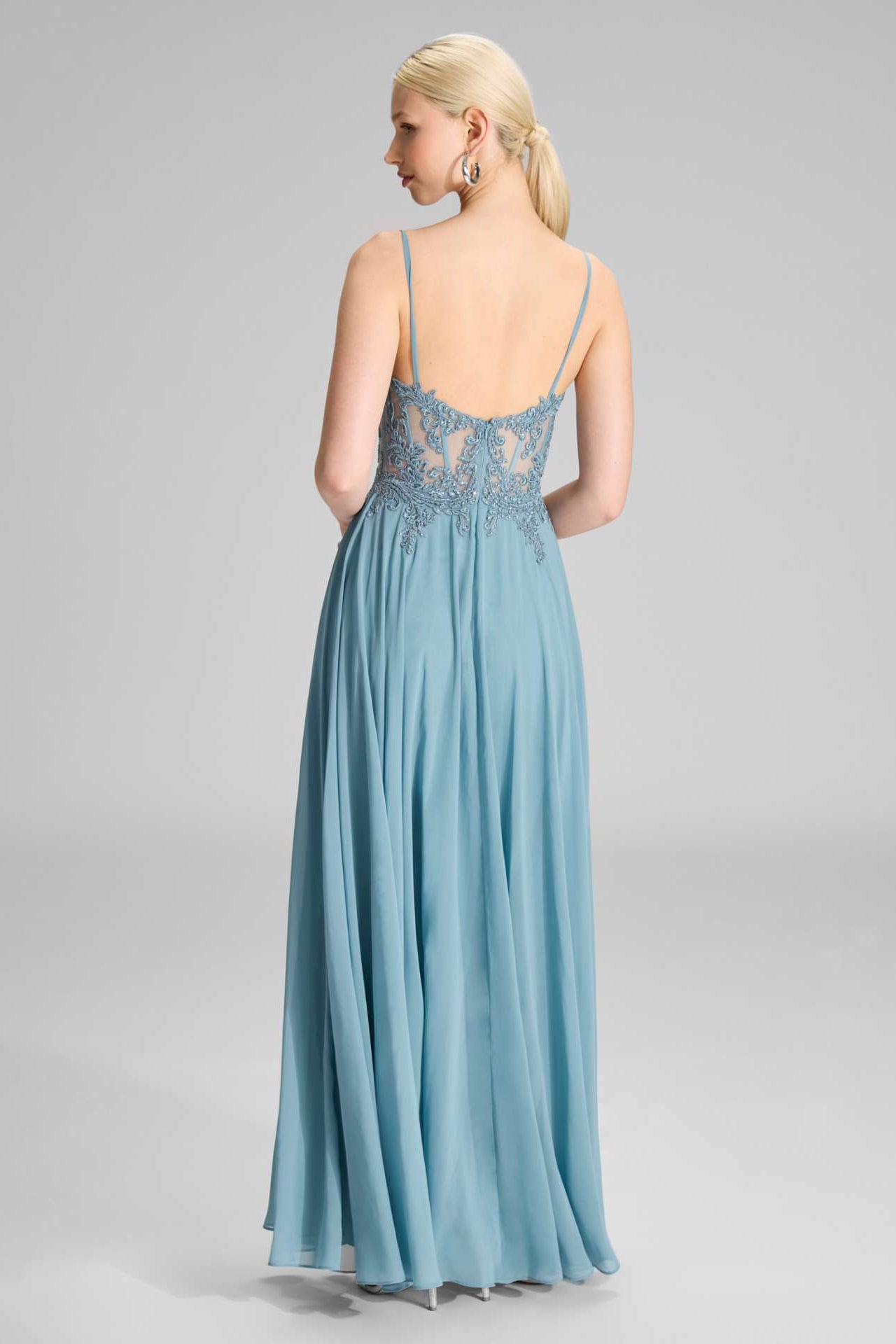 Chiffonkleid mit Stickerei