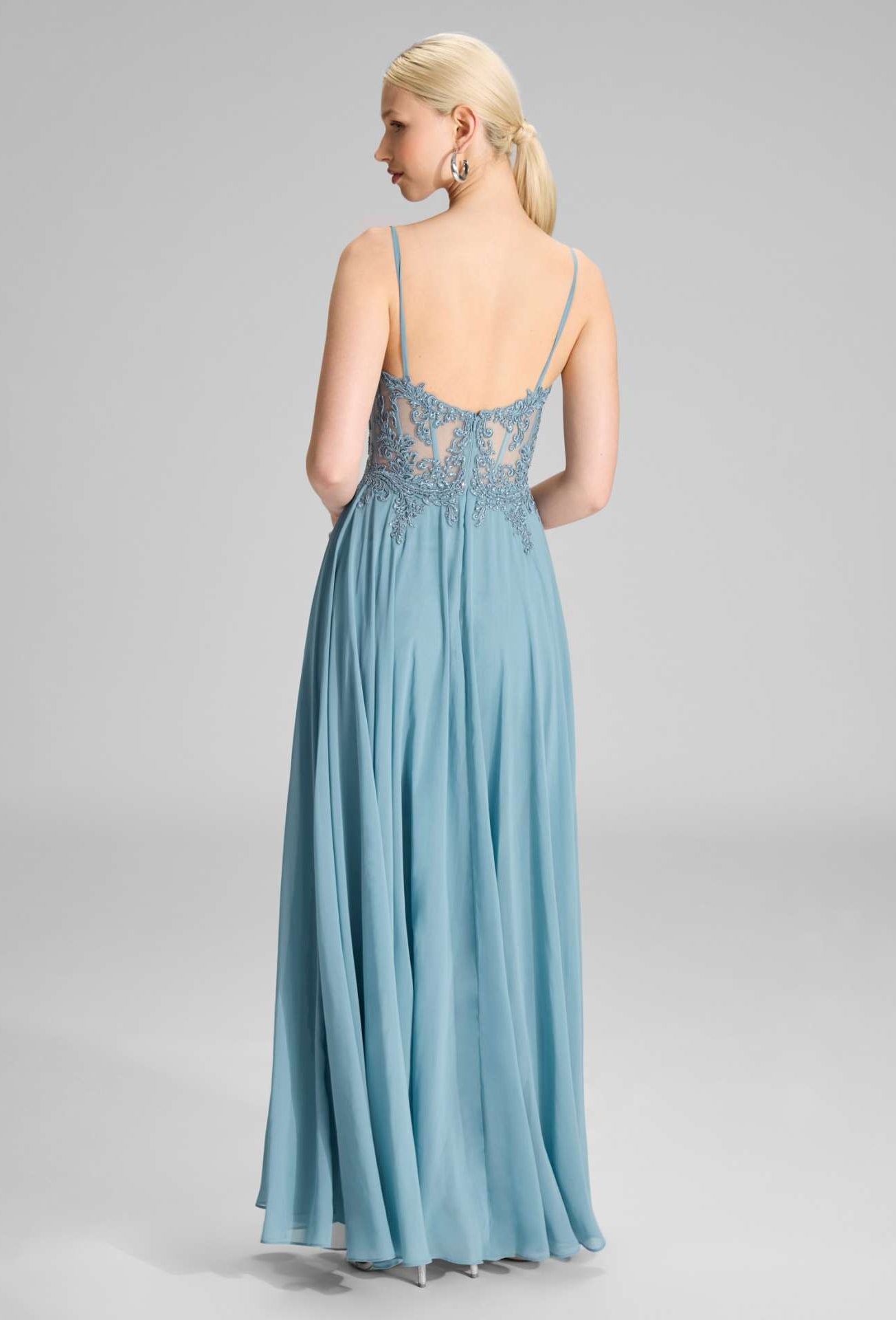 Chiffonkleid mit Stickerei