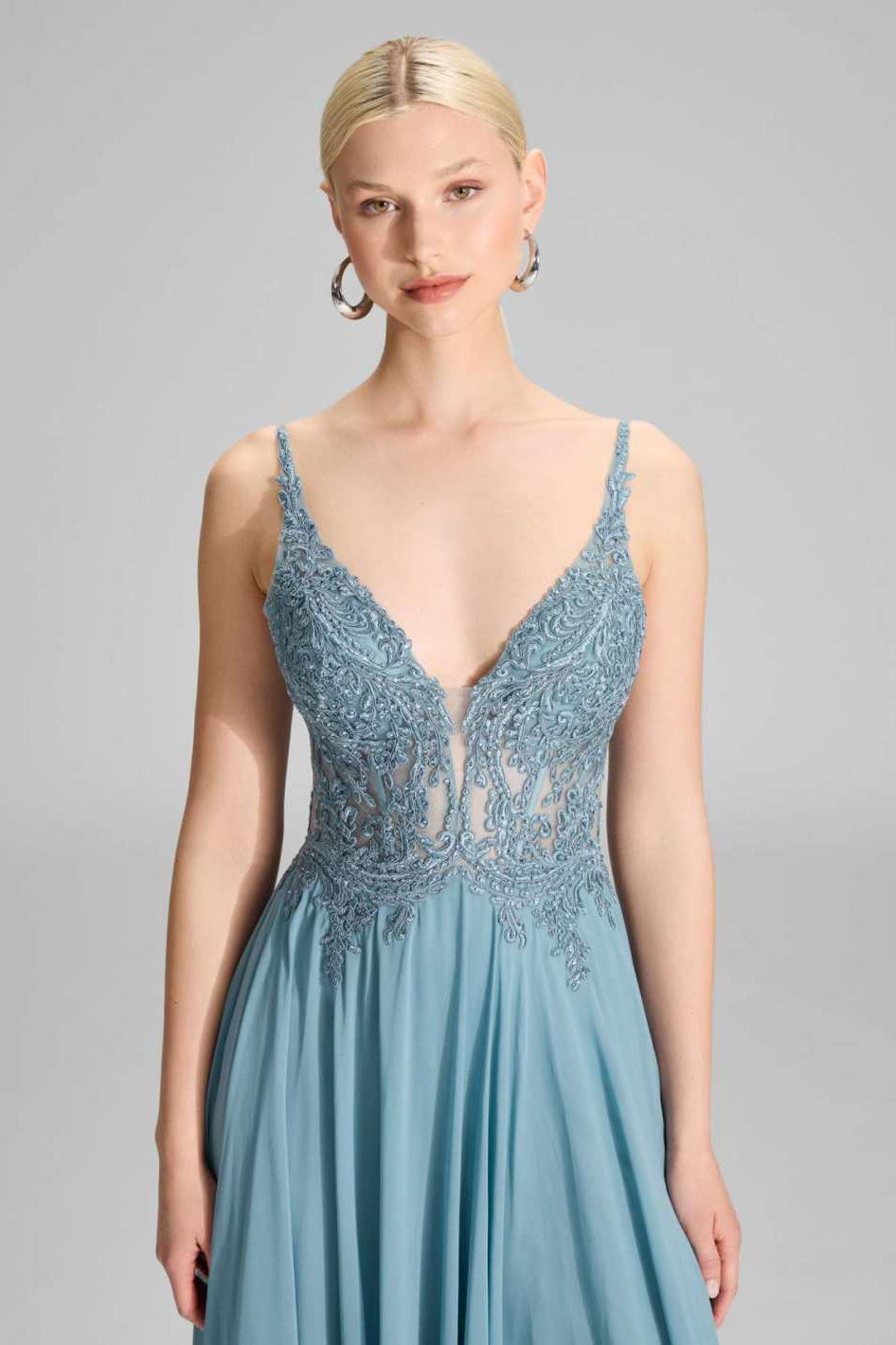 Chiffonkleid mit Stickerei