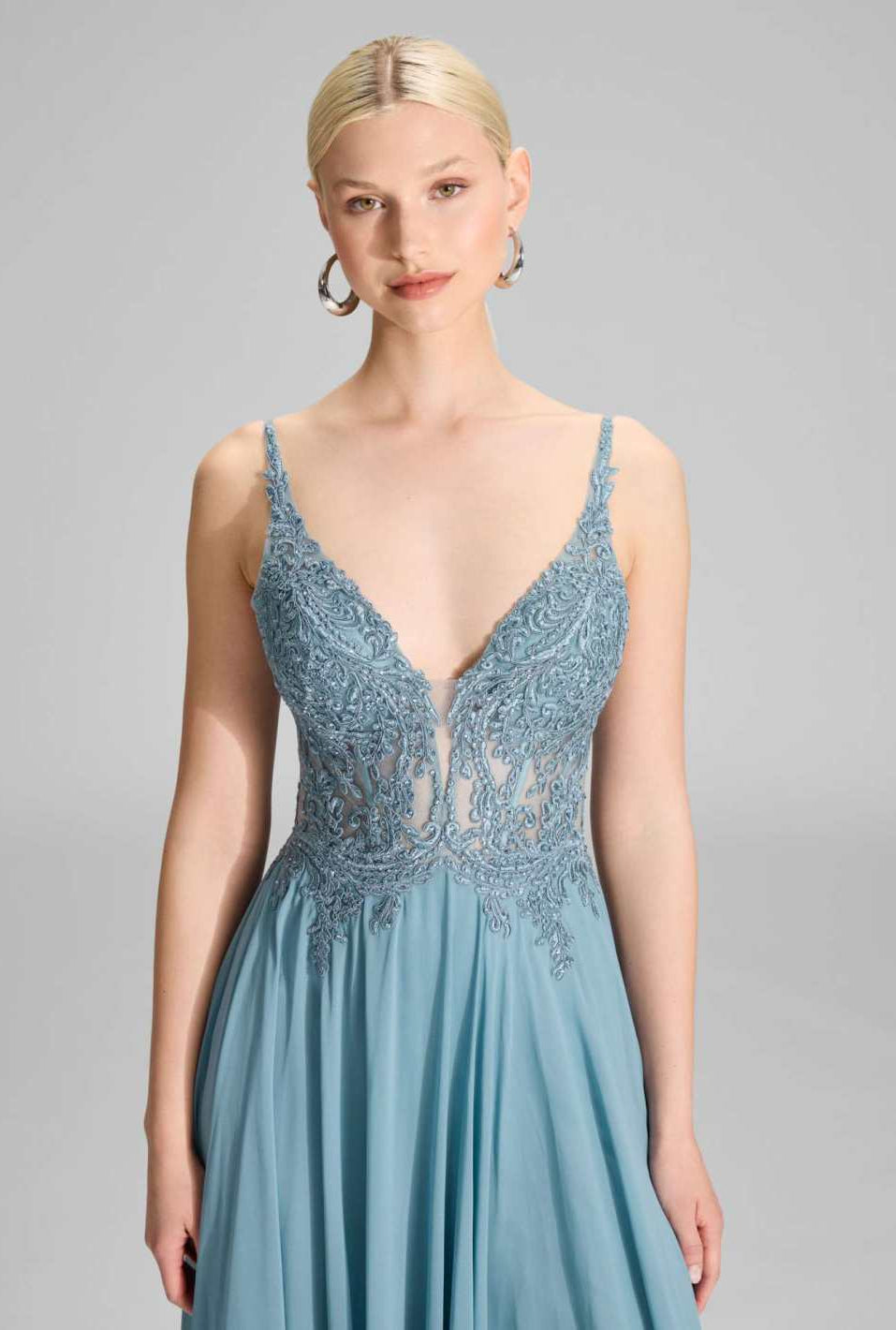 Chiffonkleid mit Stickerei