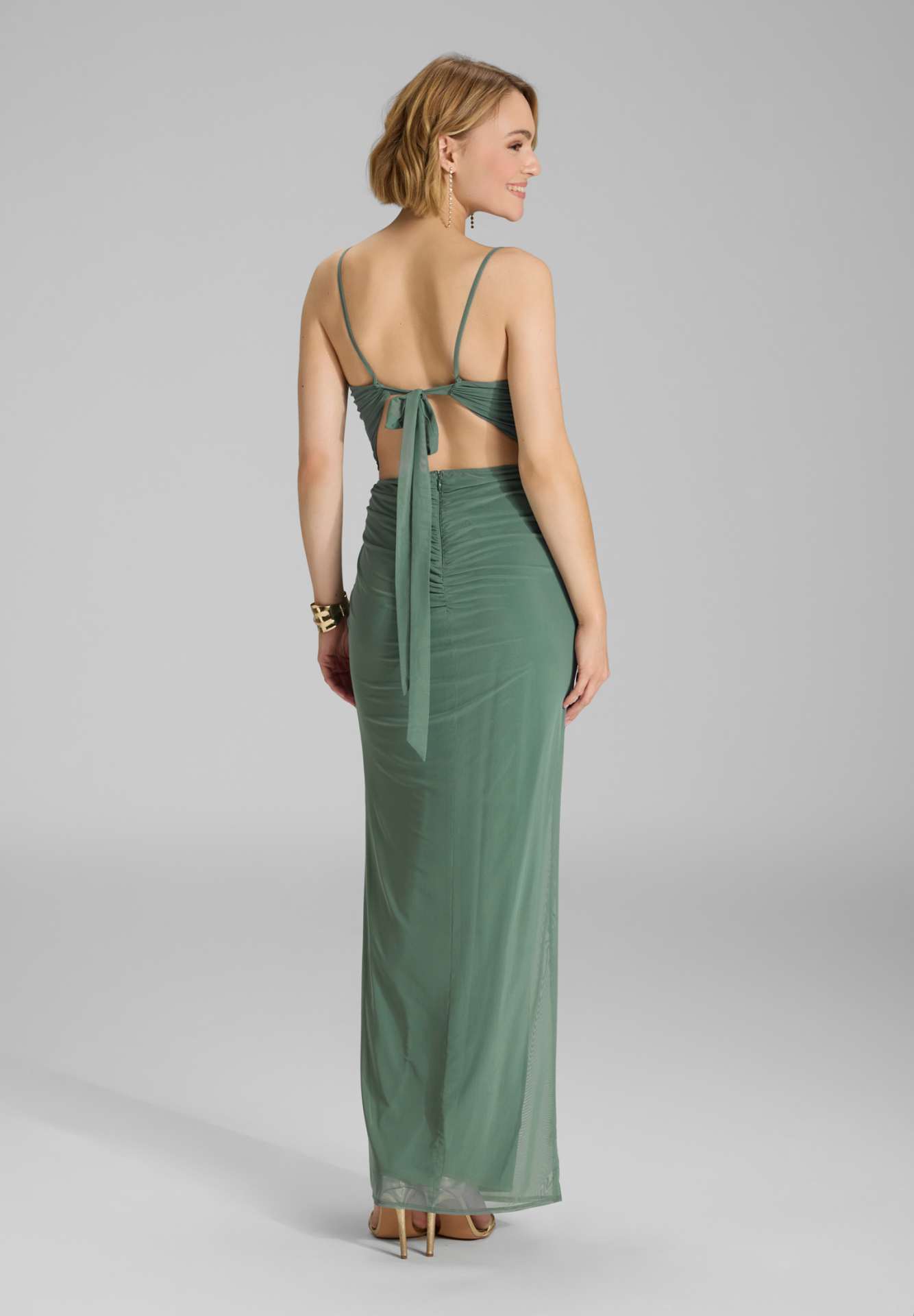 Figurbetontes Abendkleid aus Mesh mit Beinschlitz und Raffungen