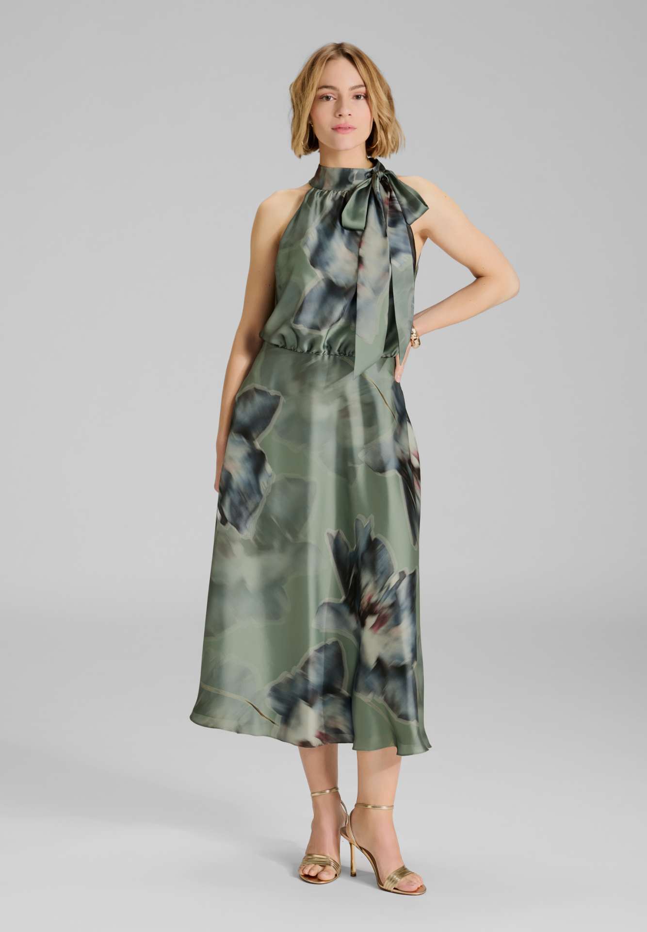 Bedrucktes Cocktailkleid mit Schluppe aus nachhaltigem Satin pistachio green multi