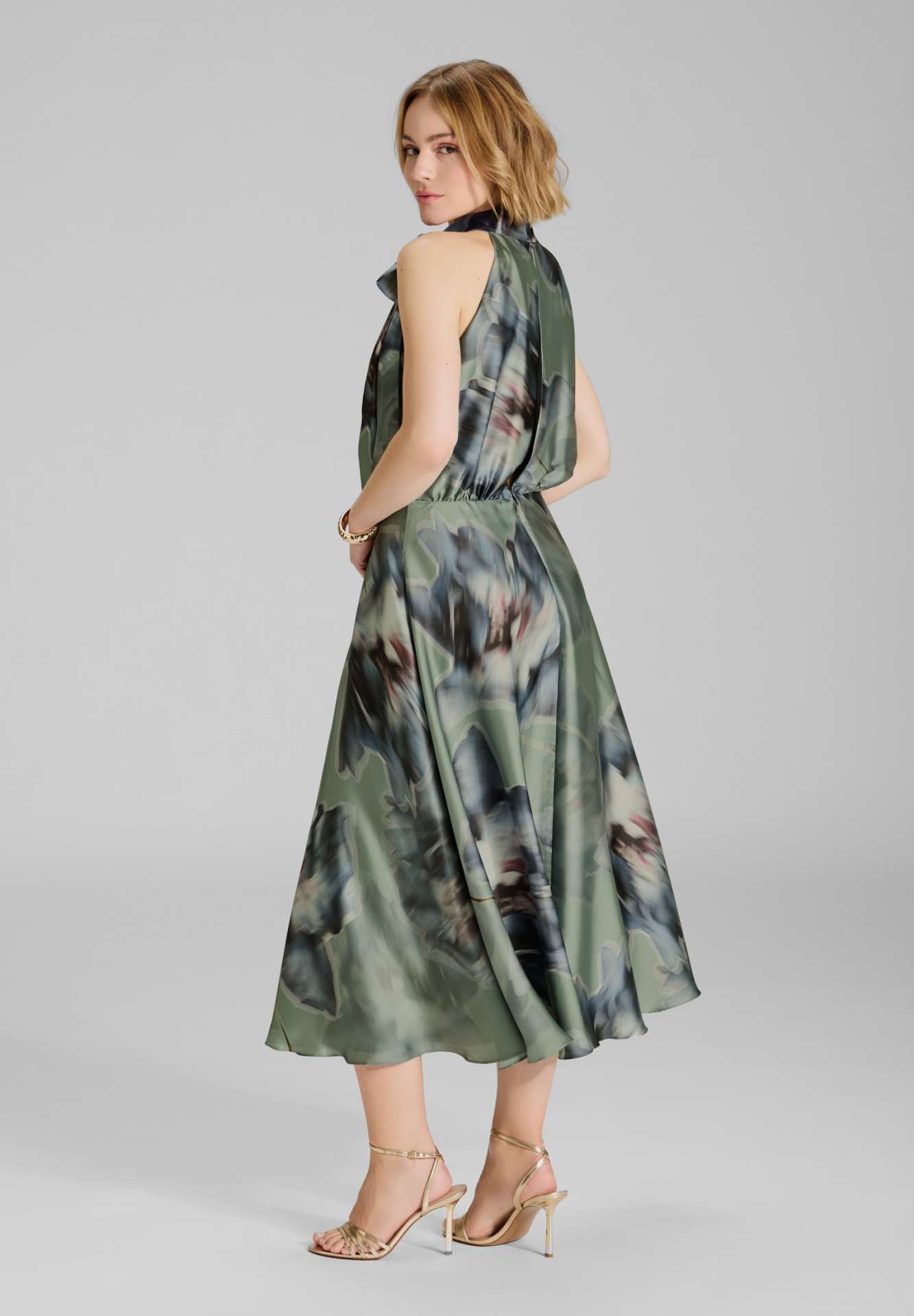 Bedrucktes Cocktailkleid mit Schluppe aus nachhaltigem Satin