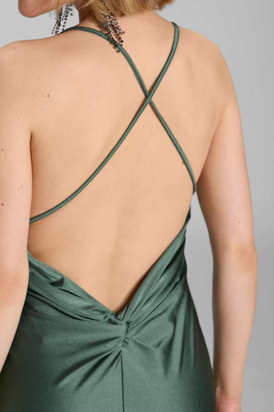 Abendkleid mit Knotendetail am Rücken aus Jersey Satin