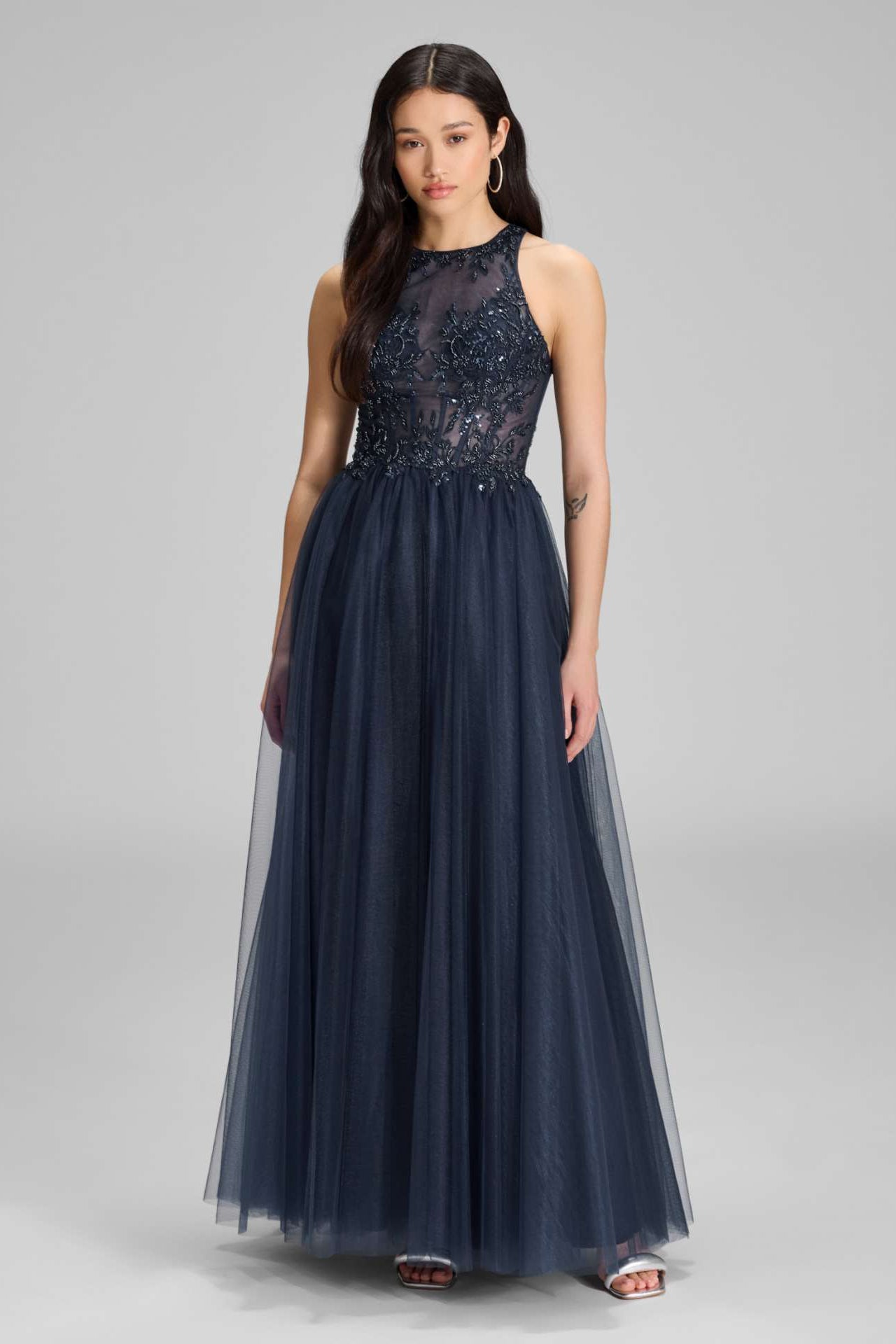 Bodenlanges Tüllkleid mit Stickerei navy