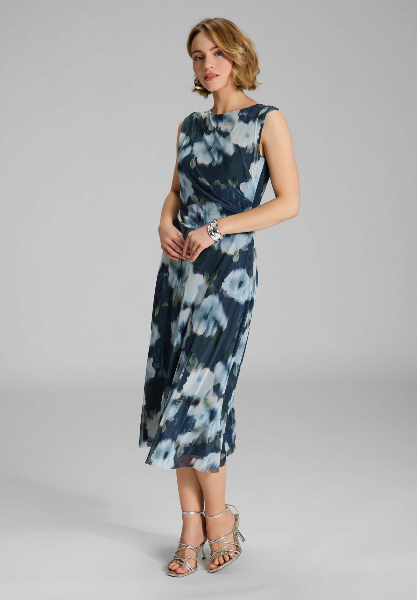 Midi Kleid aus weichem Mesh mit Ikat Druck navy multi