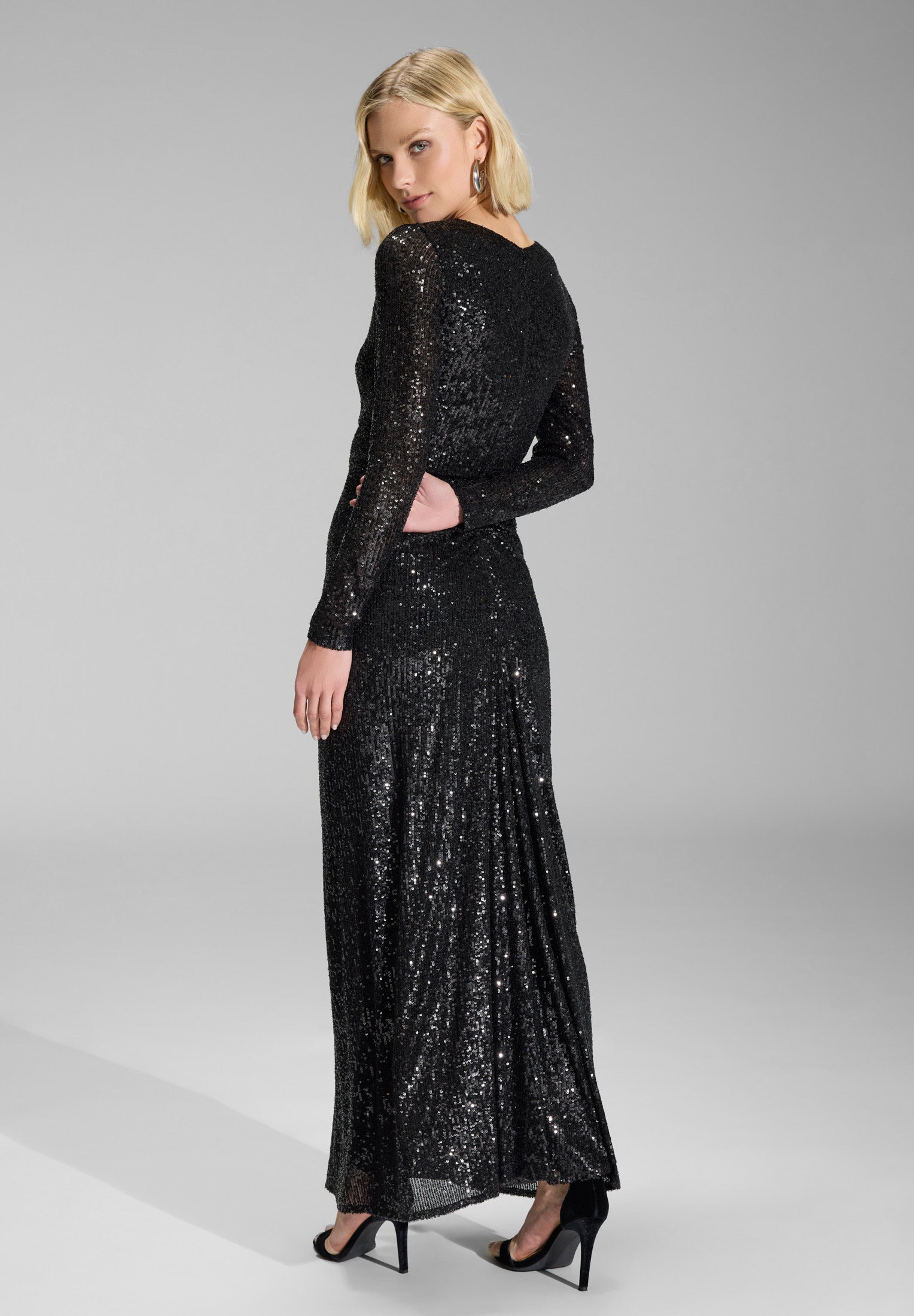 Abendkleid aus elastischem Paillettenstoff