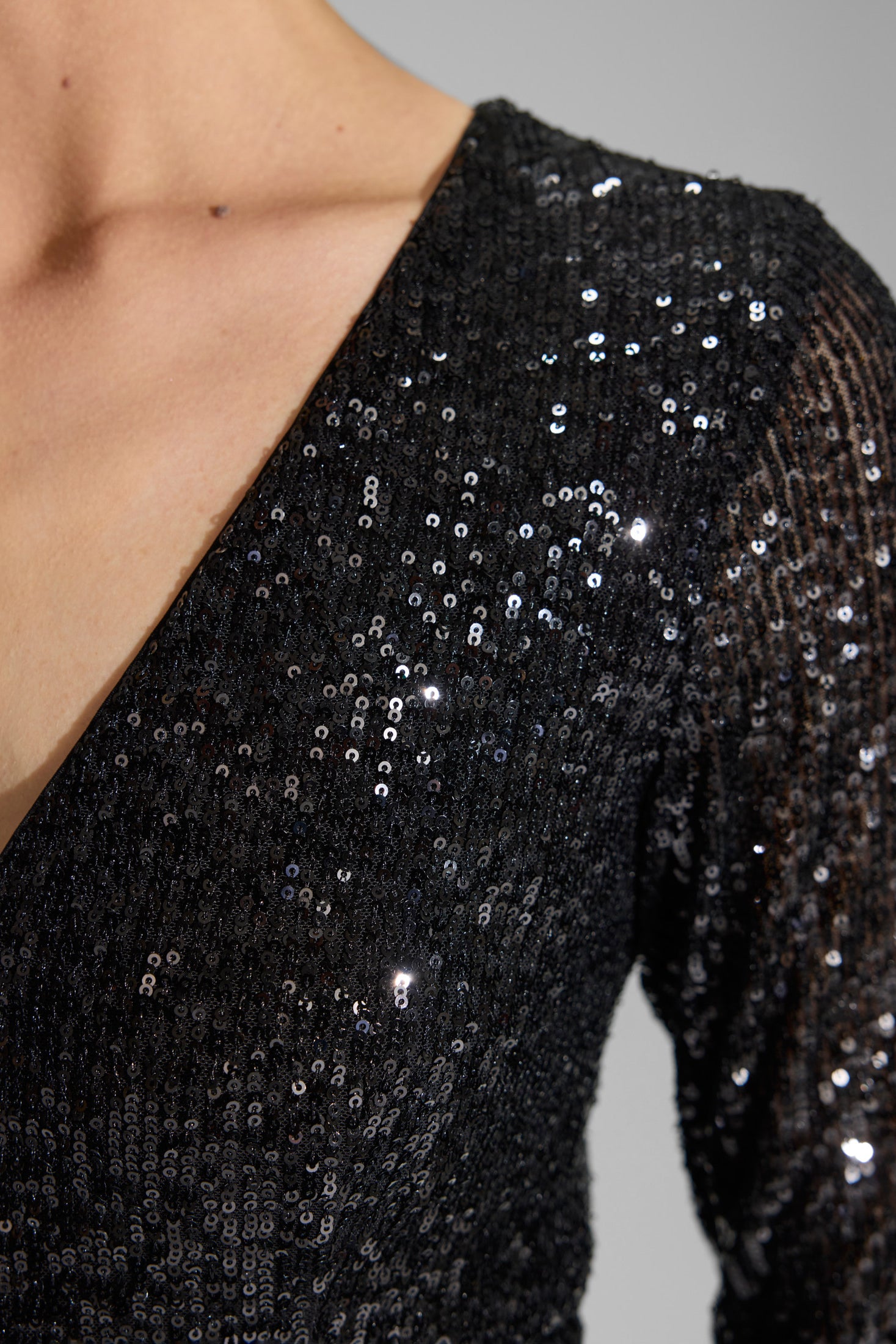 Abendkleid aus elastischem Paillettenstoff