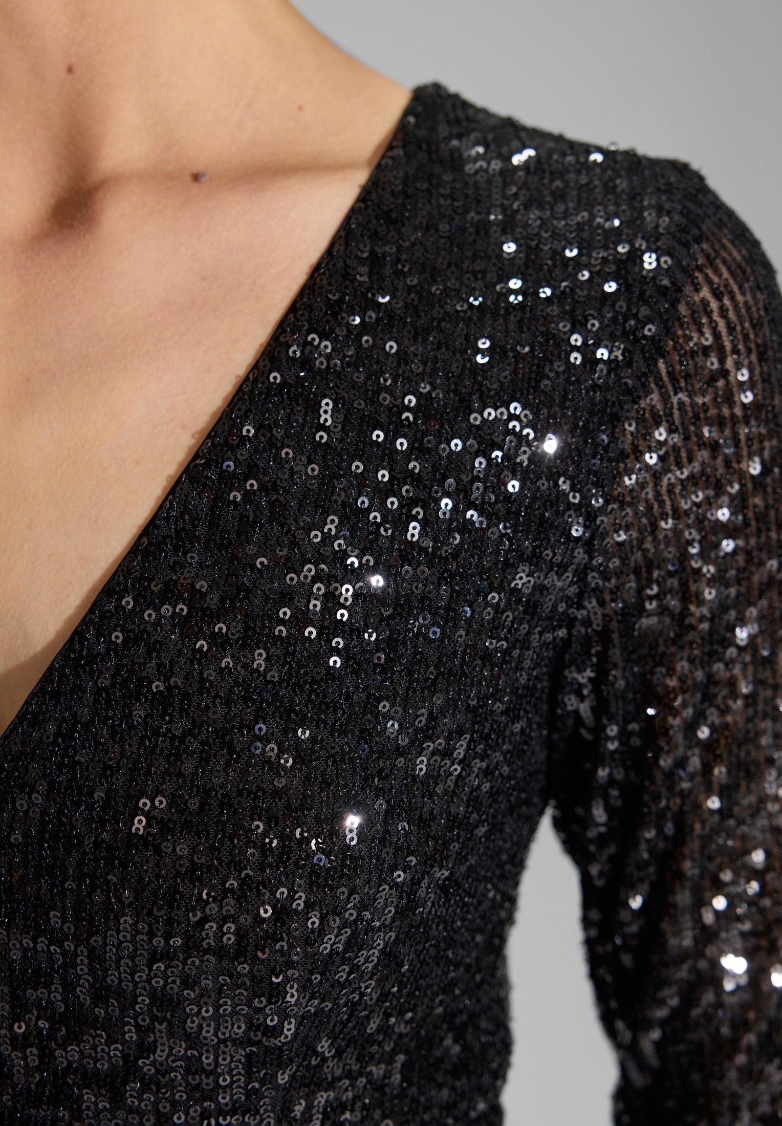 Abendkleid aus elastischem Paillettenstoff