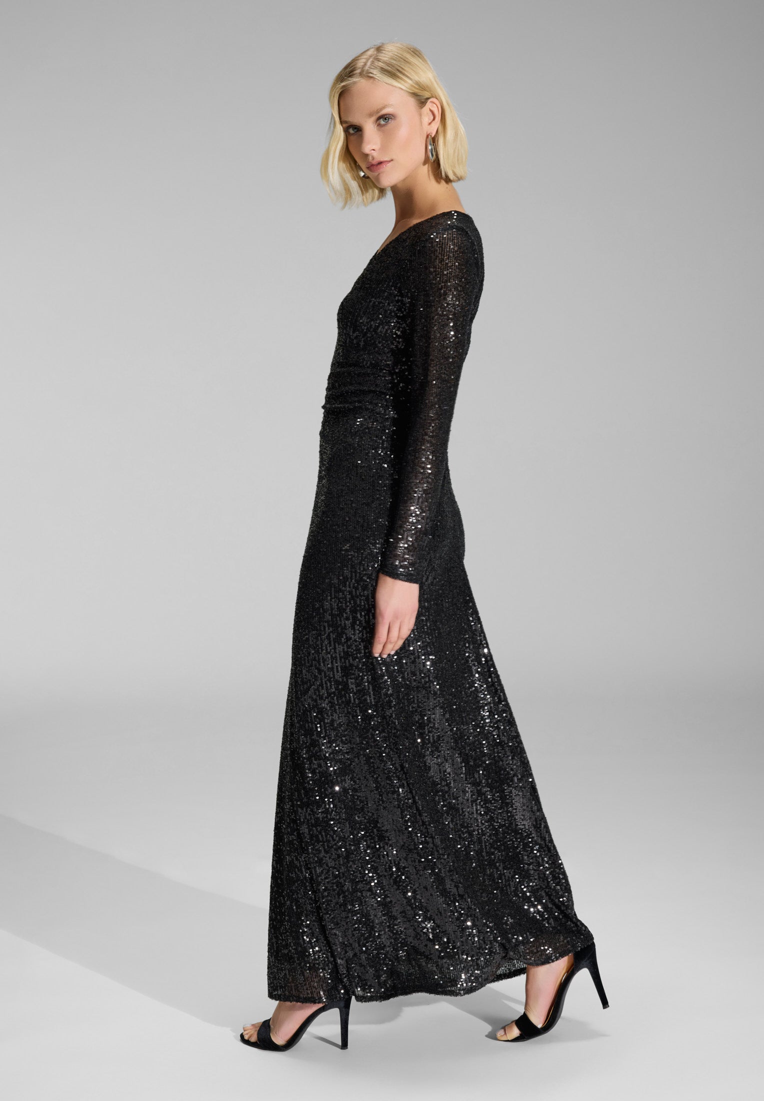 Abendkleid aus elastischem Paillettenstoff