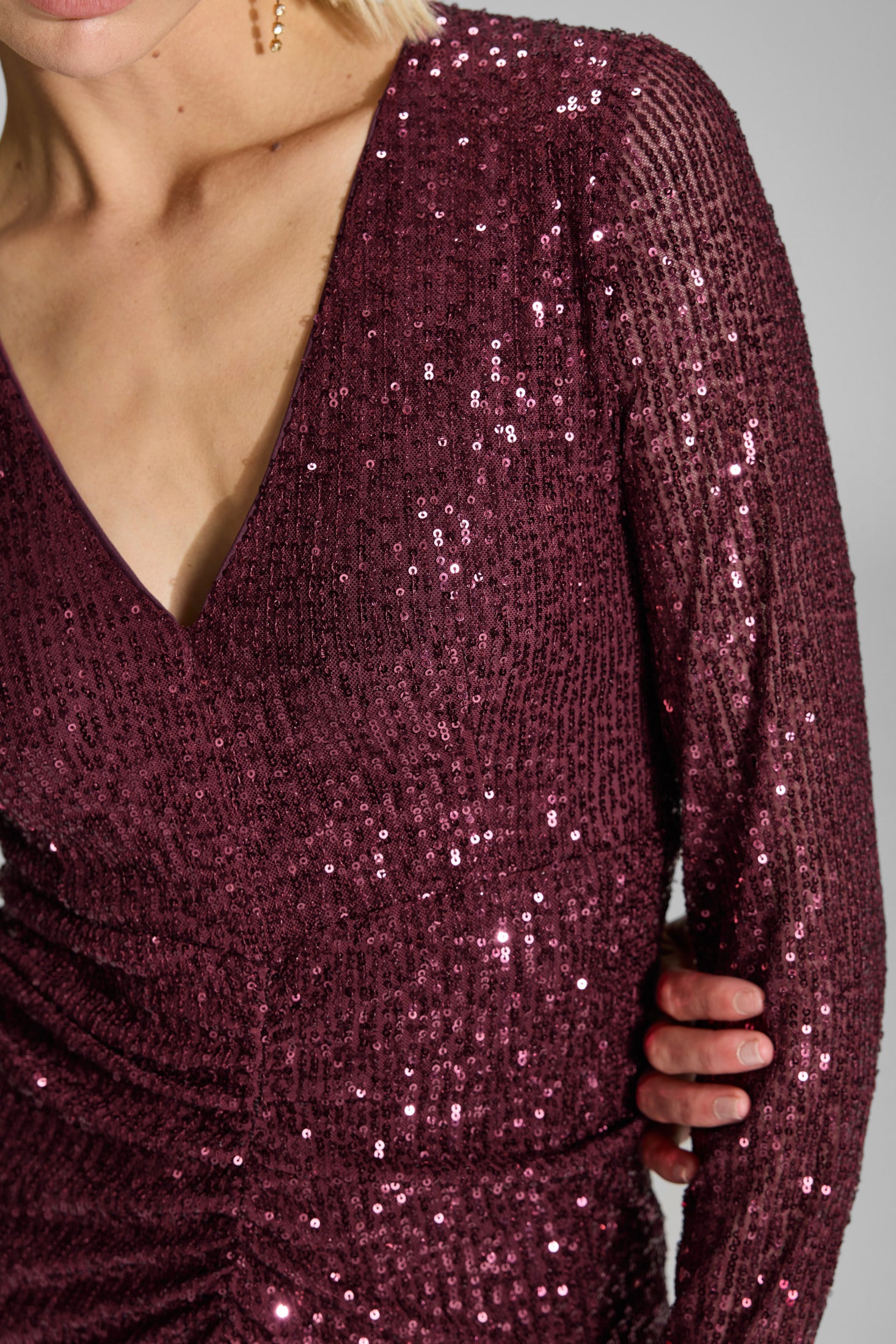 Abendkleid aus elastischem Paillettenstoff