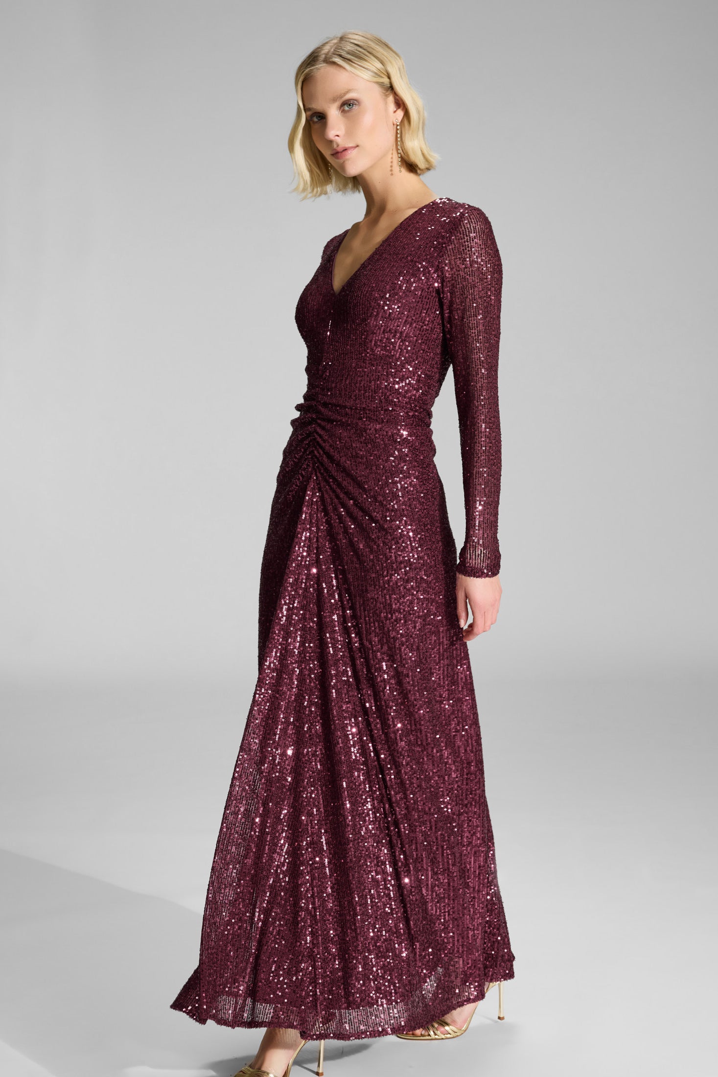 Abendkleid aus elastischem Paillettenstoff