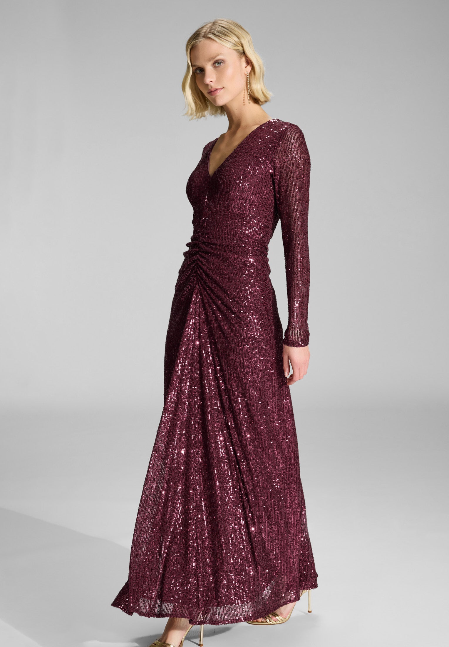 Abendkleid aus elastischem Paillettenstoff