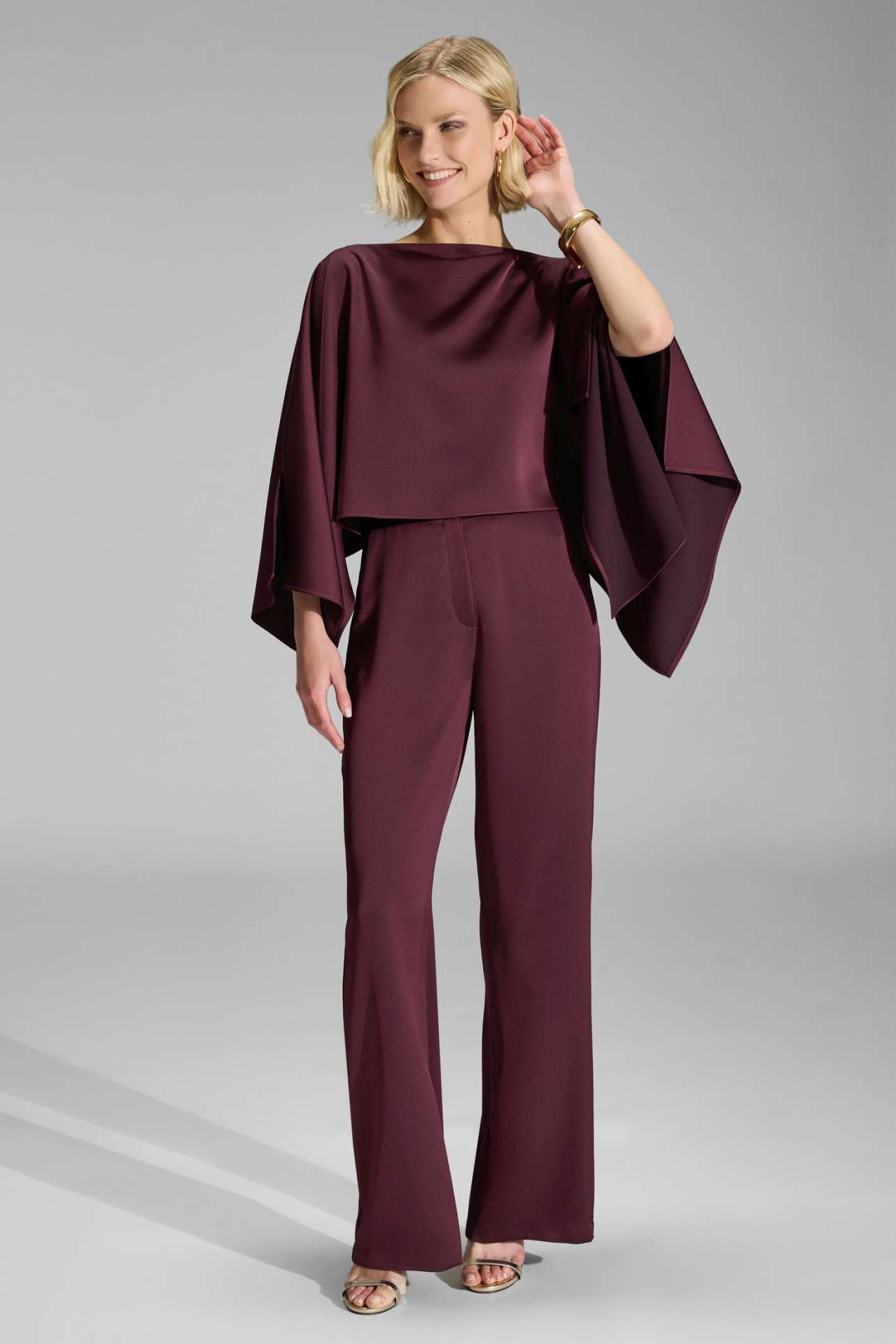 Cape-Top aus Satin mit seitlichen Schlitzen merlot