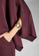 Stola-Top aus Satin mit seitlichen Schlitzen