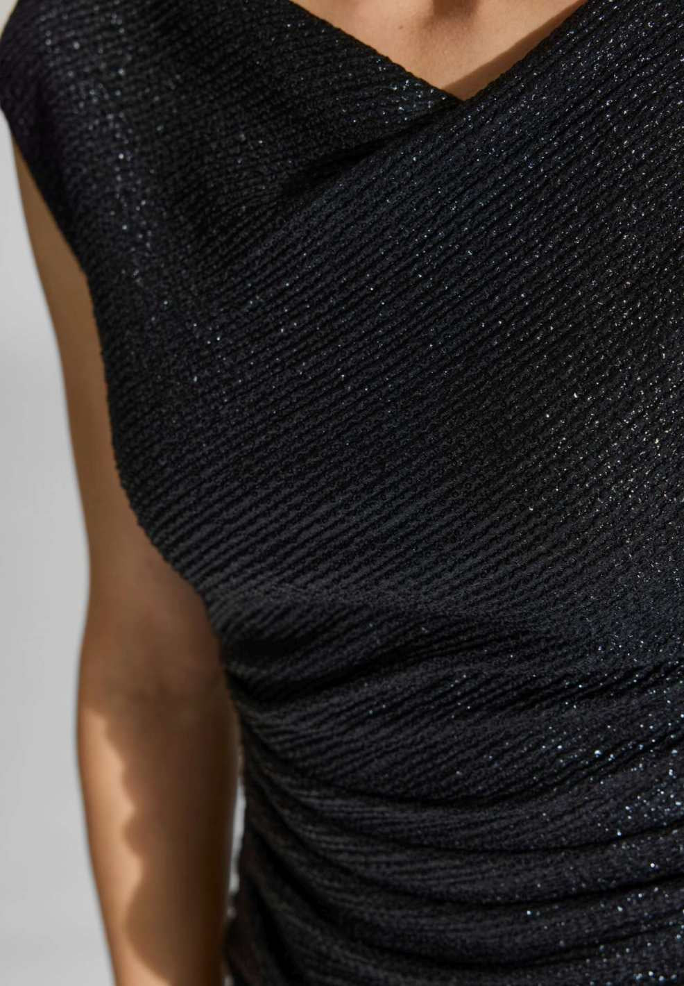 Cocktailkleid aus foliertem Jersey in Bouclé Optik mit Drapierungen