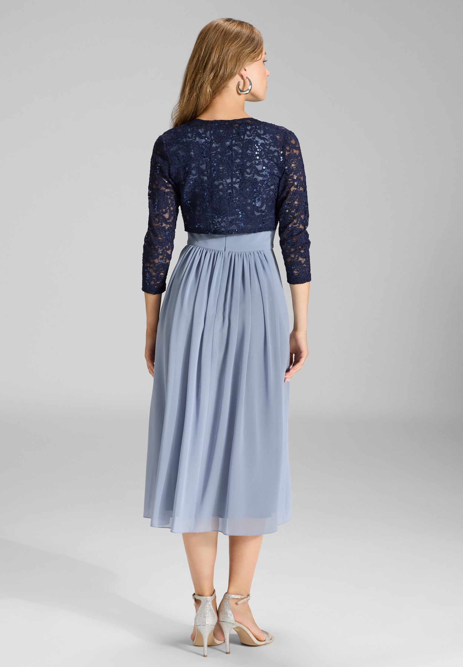 Bolero aus Spitze mit Bogenkante