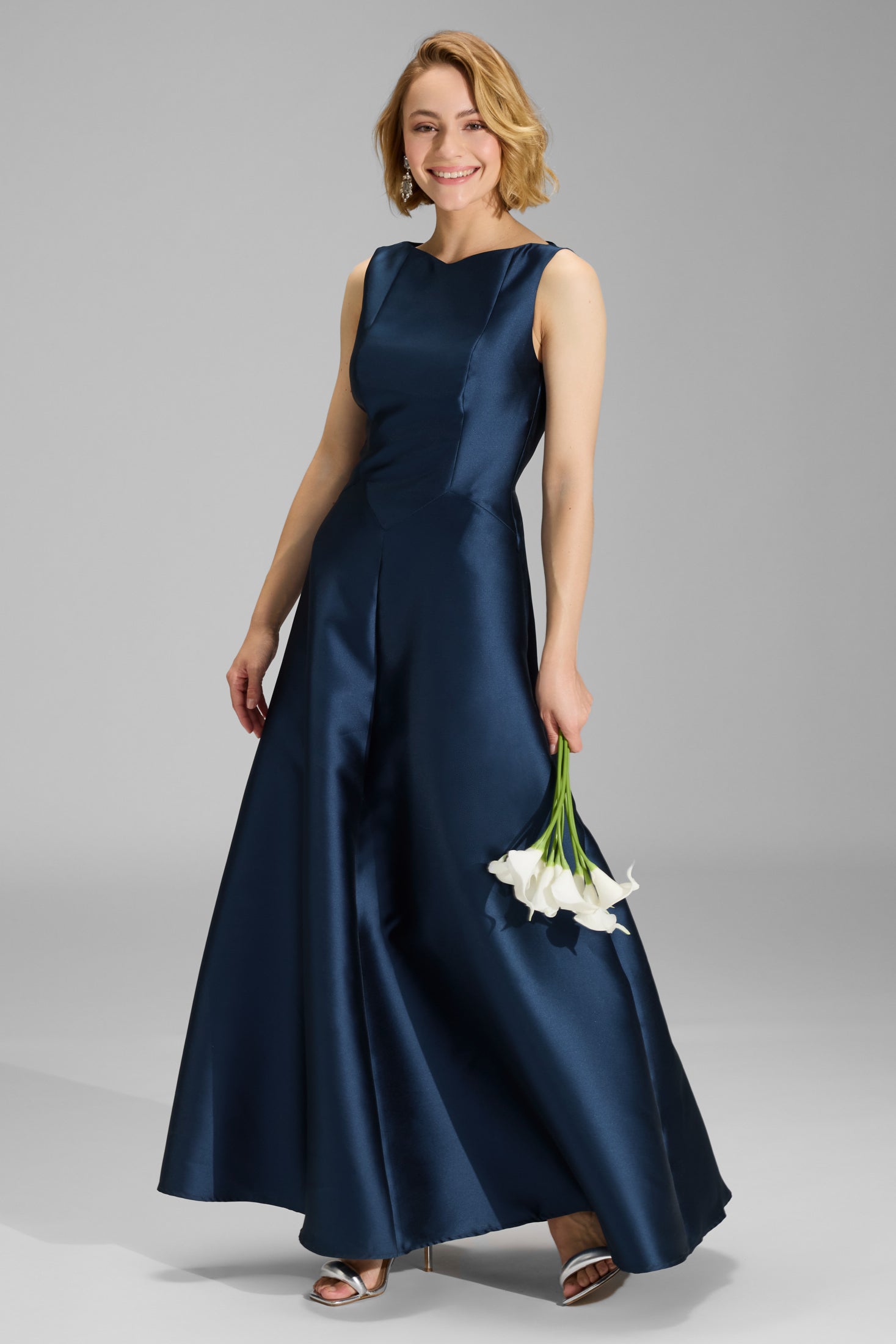 Robenartiges Abendkleid mit Eingrifftaschen navy