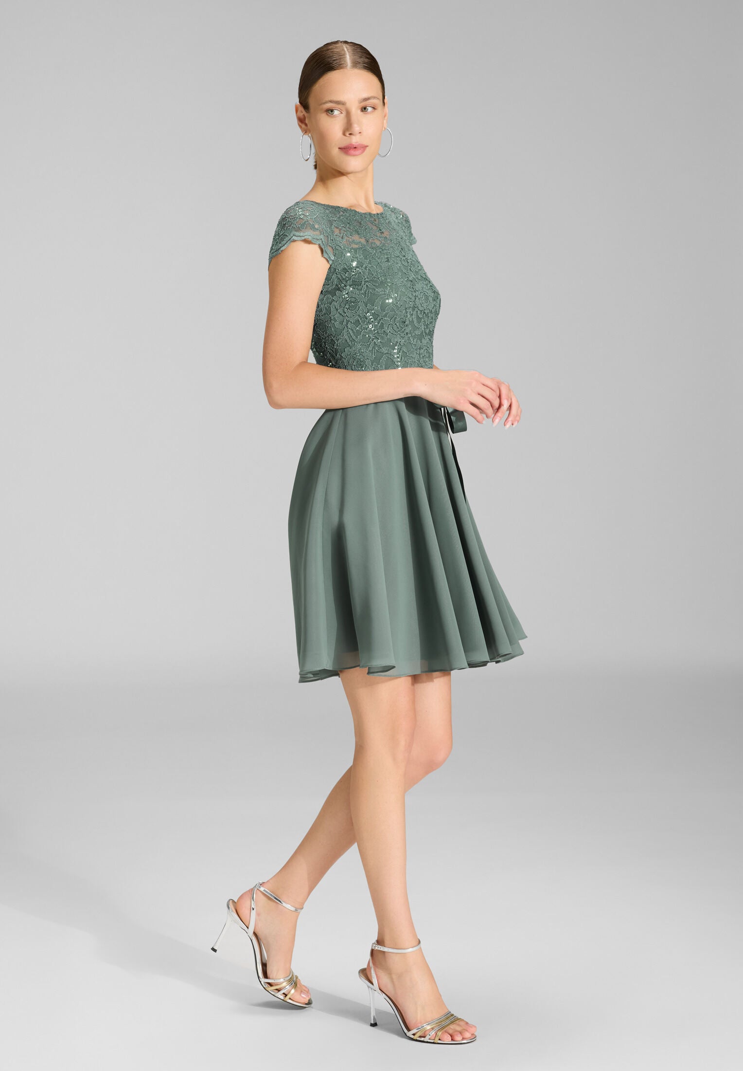Cocktailkleid mit Spitzenoberteil und Chiffon Rock