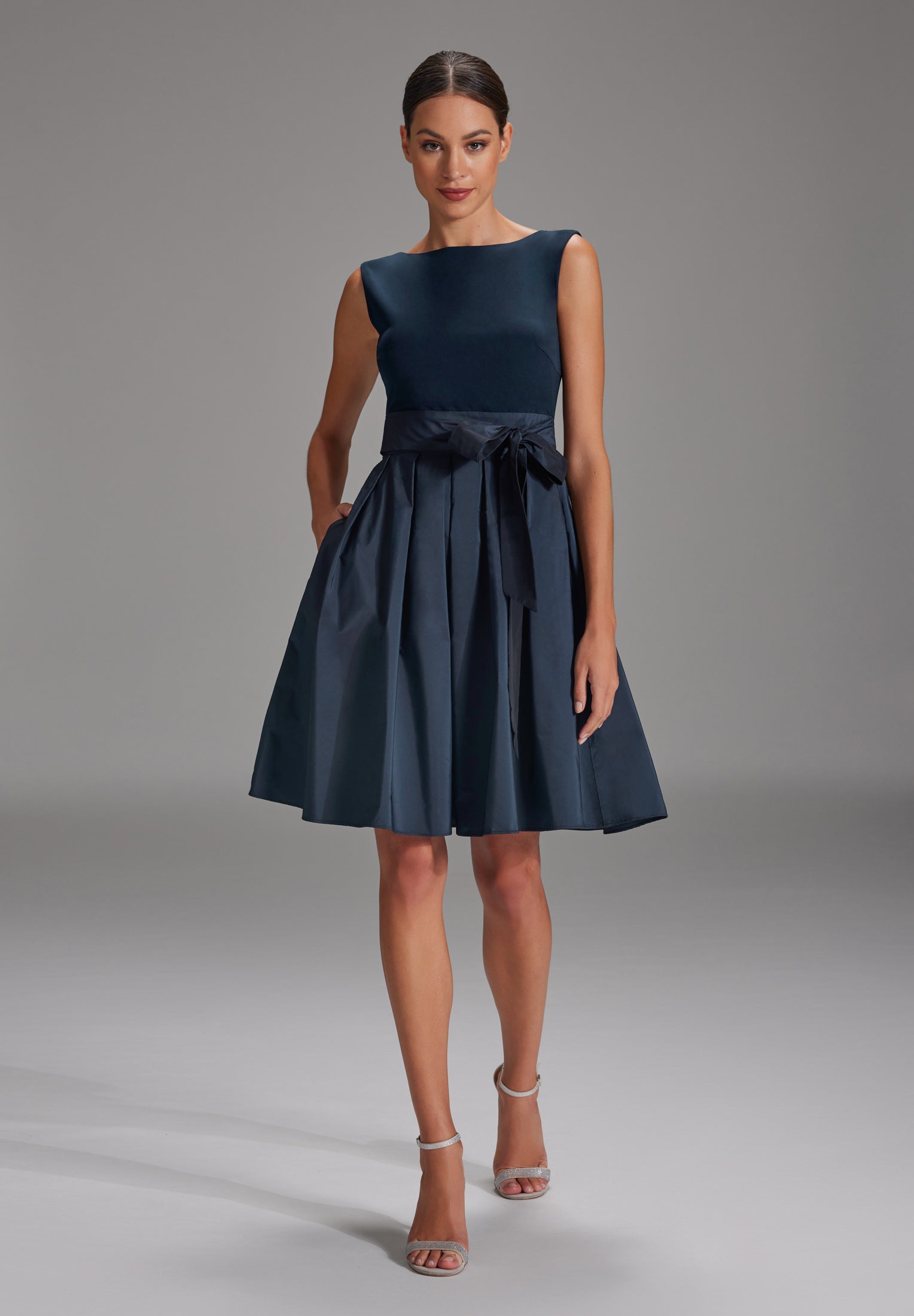 Cocktailkleid aus Microtaft navy