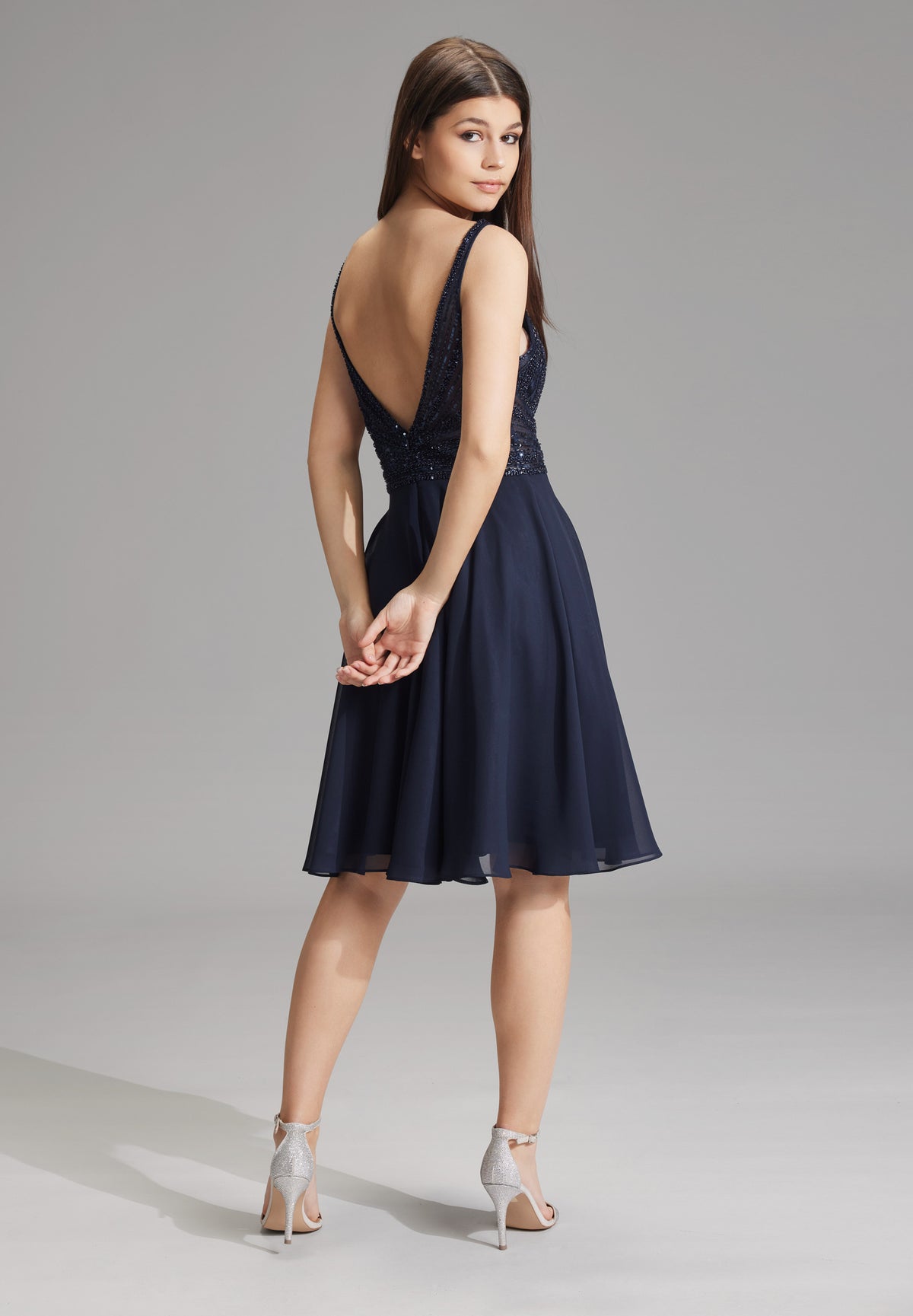 Cocktailkleid mit tonaler Stickerei