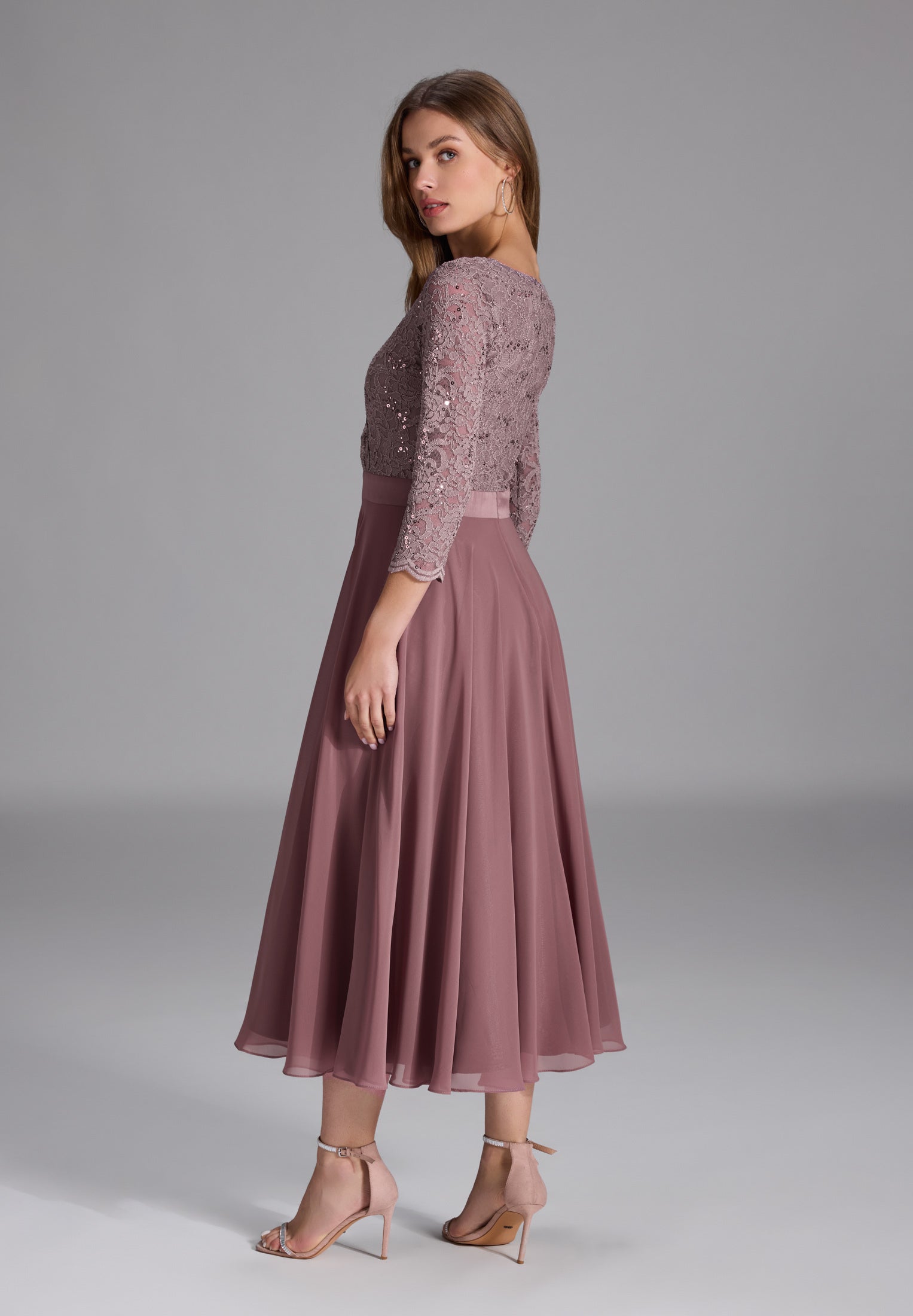 Cocktailkleid aus Material-Mix