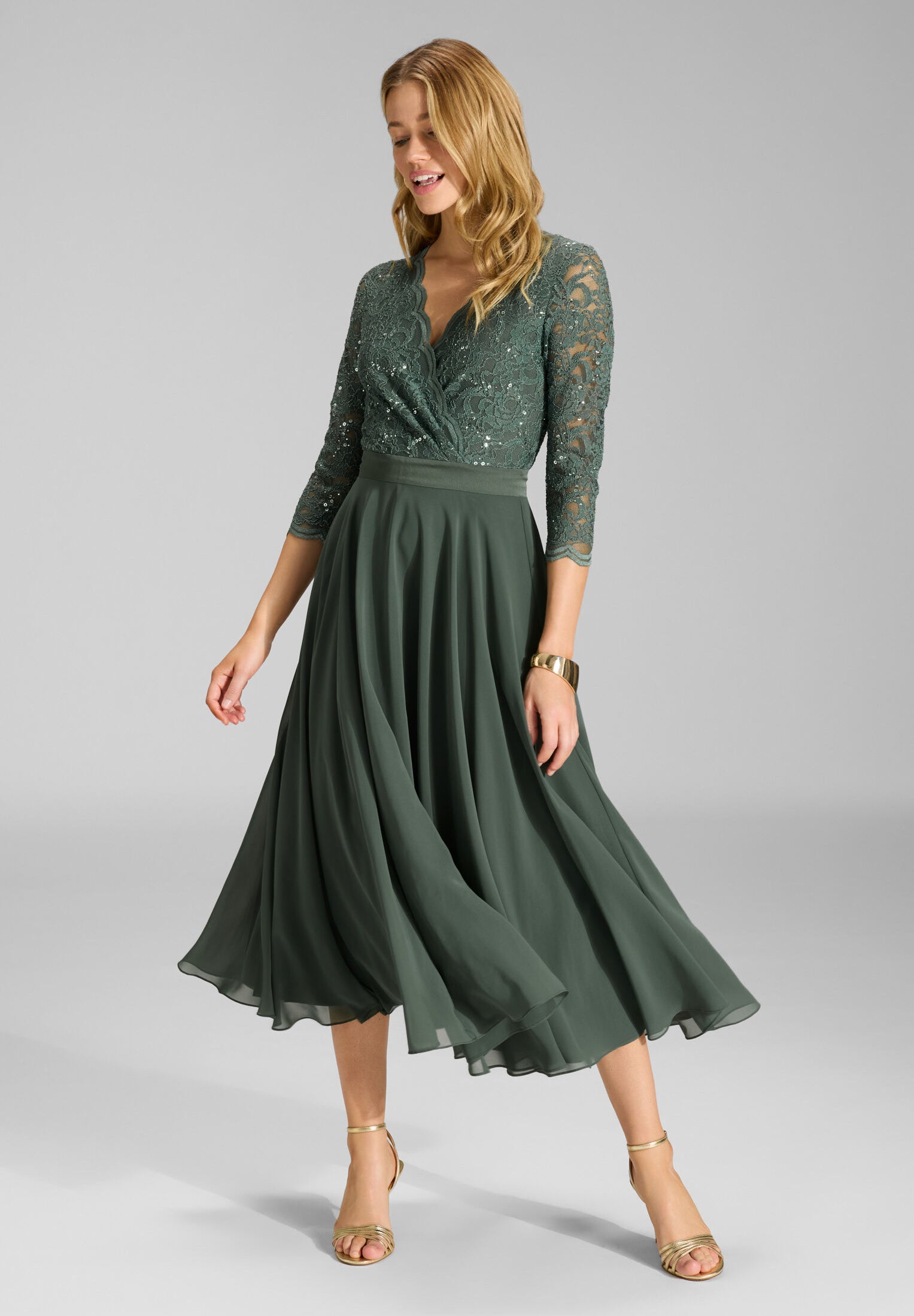 Cocktailkleid aus Material-Mix