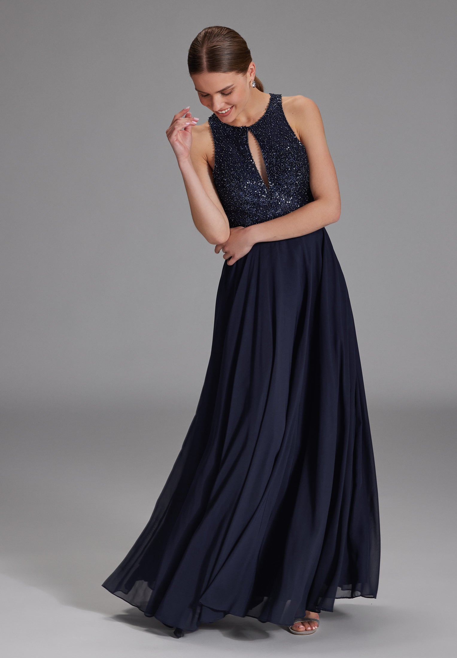 Abendkleid mit Stickerei und Cut-Out Detail navy