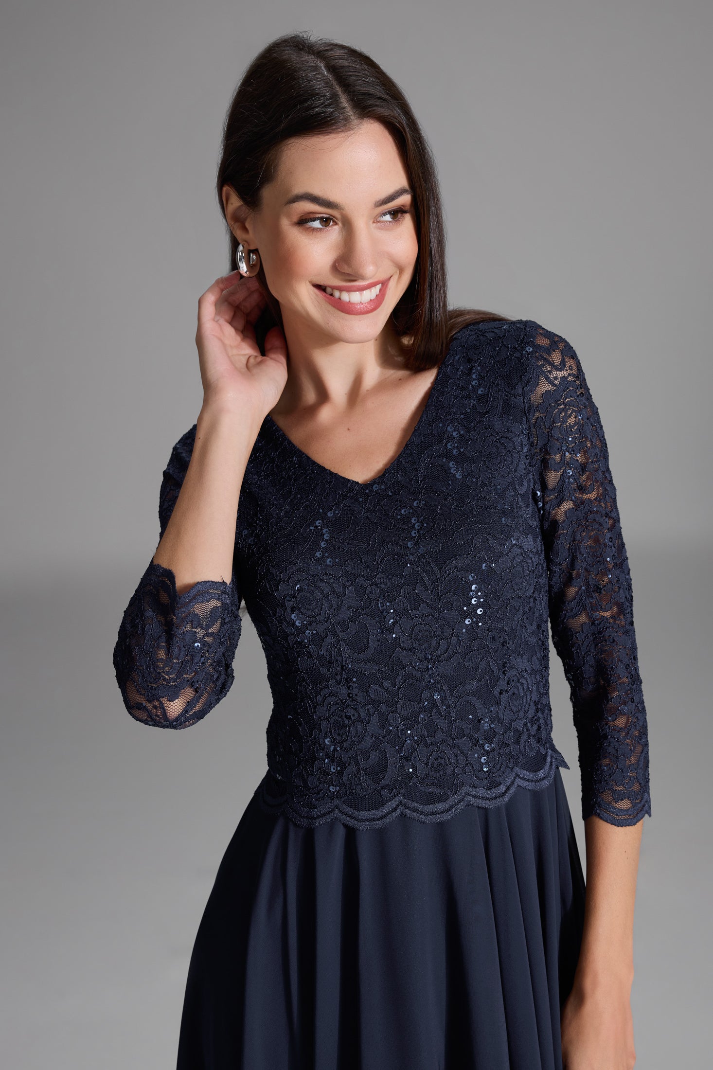 Midi Kleid mit paillettenbesetztem Spitzenoberteil