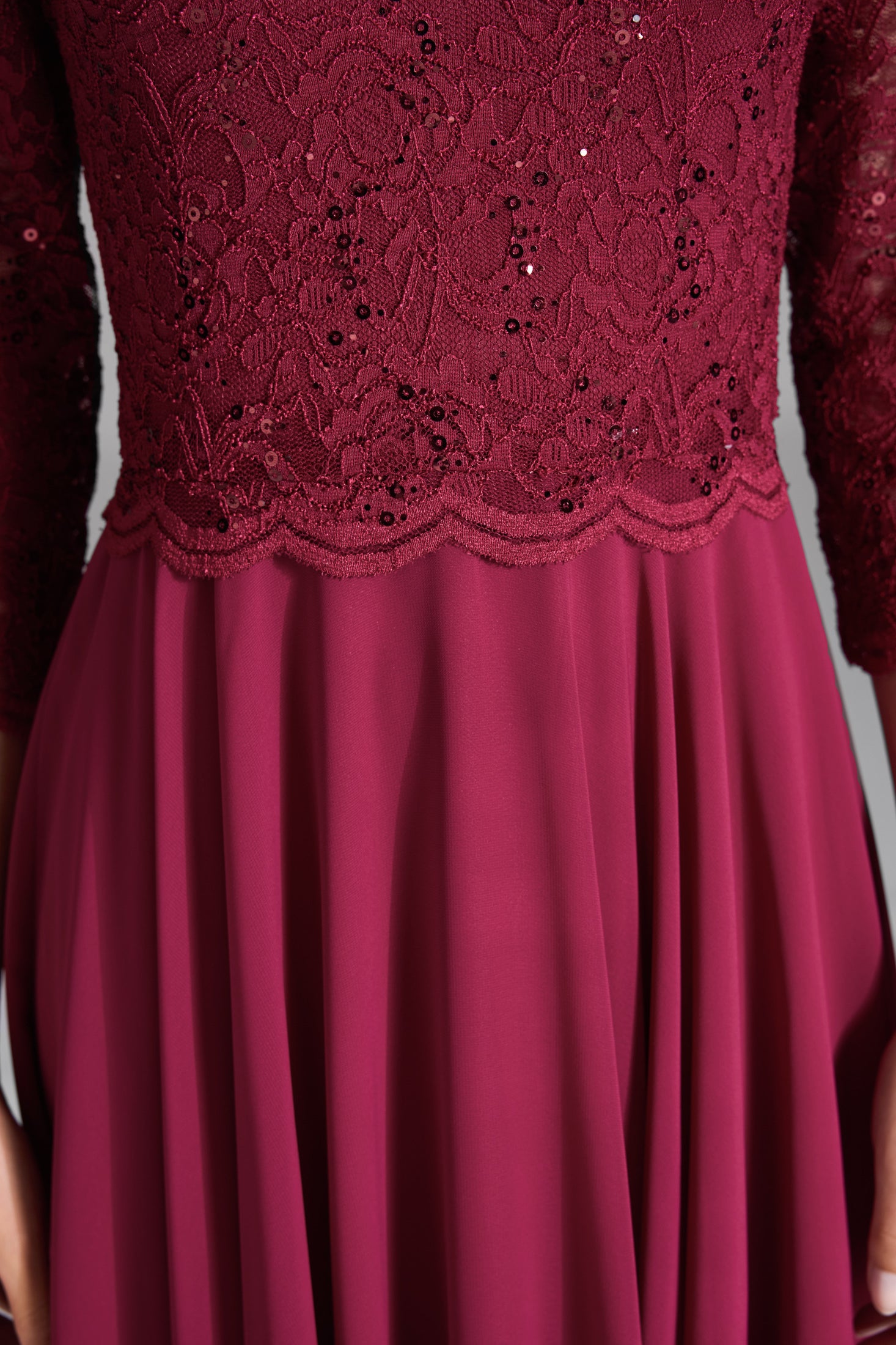 Midi Kleid mit paillettenbesetztem Spitzenoberteil