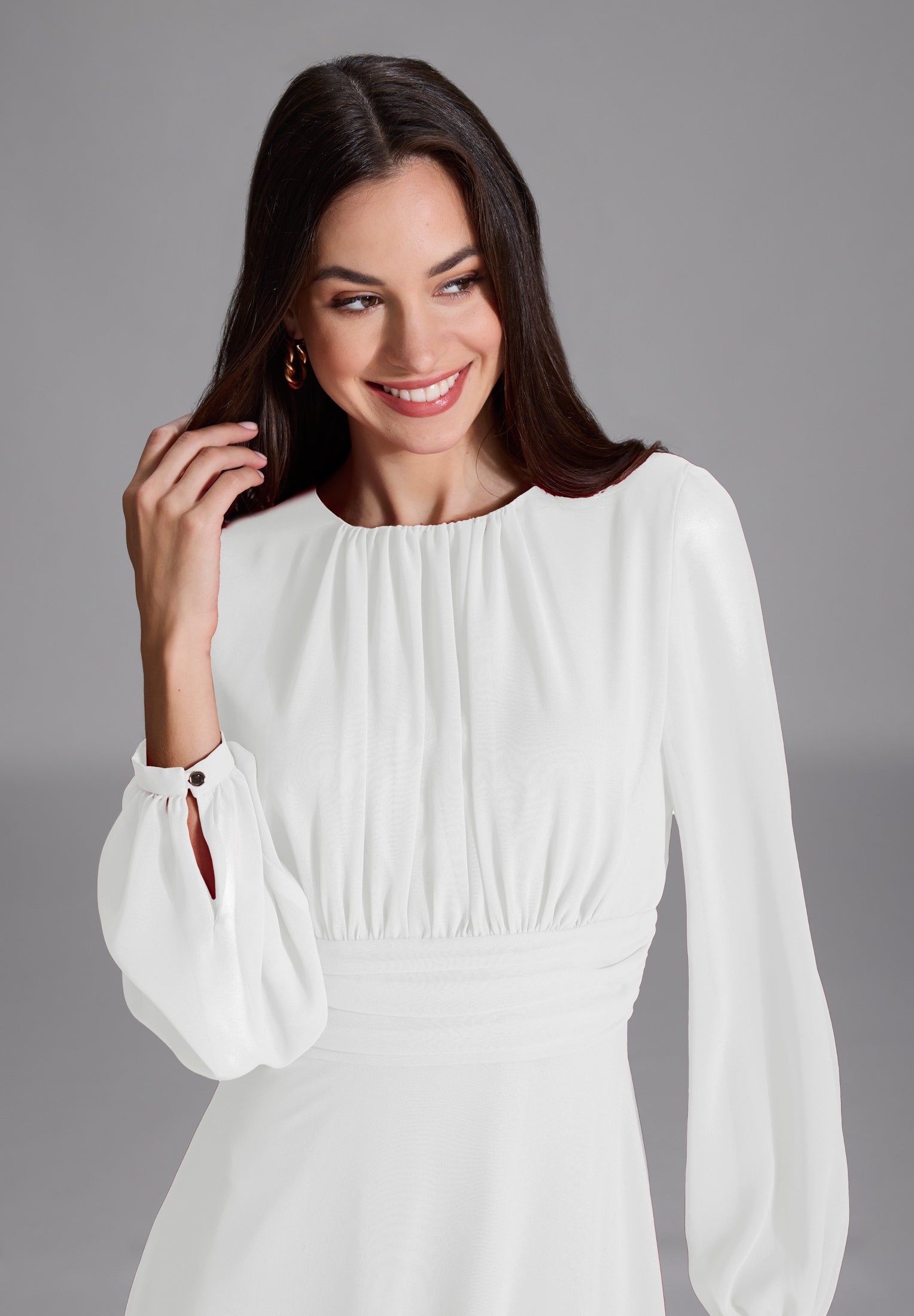 Tailliertes Midi Kleid aus Chiffon mit langen Ärmeln