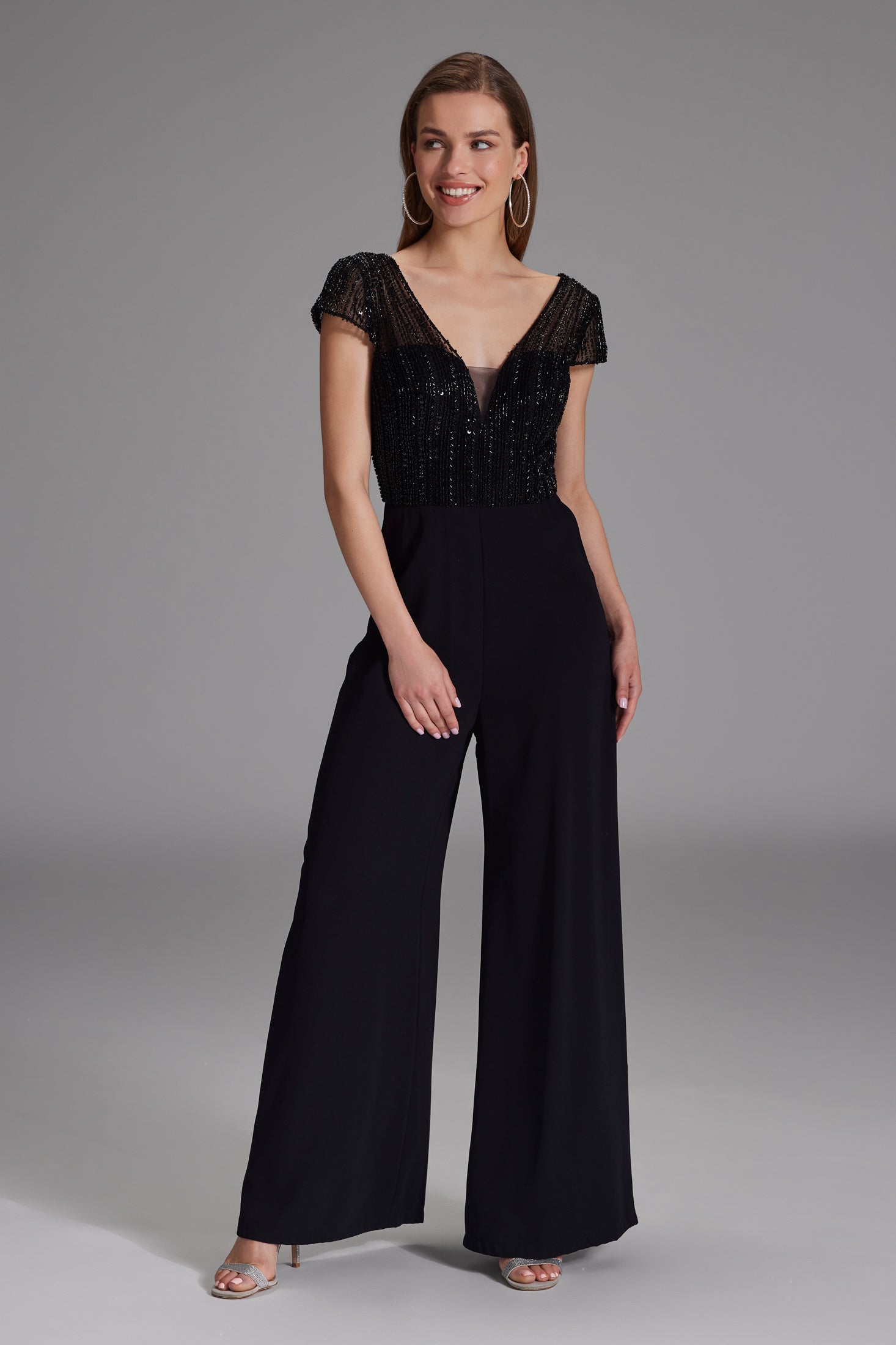 Jumpsuit mit Stickerei und kleinem Ärmelansatz black