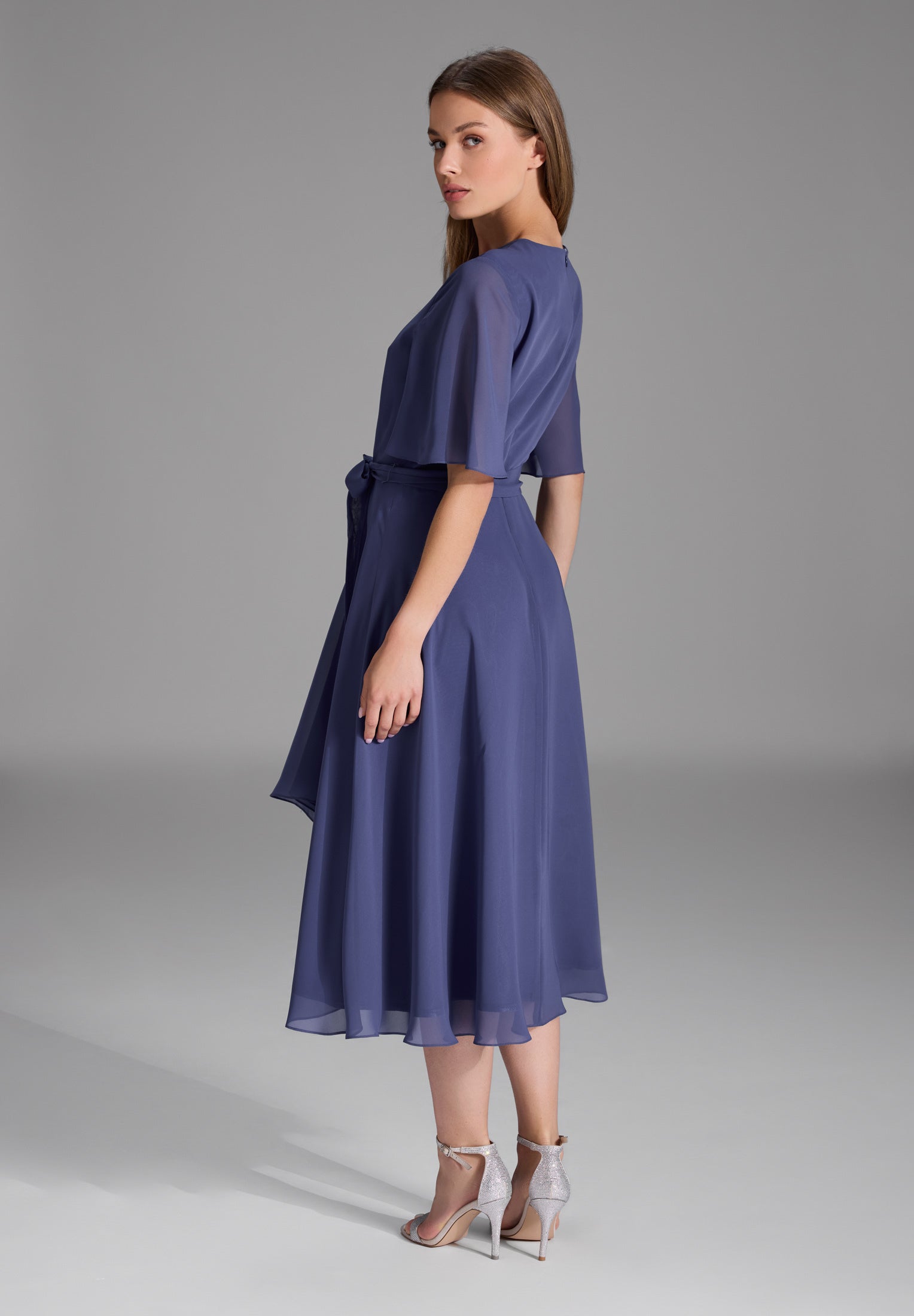 Chiffon Kleid in Wickel Optik mit Vokuhila Saum