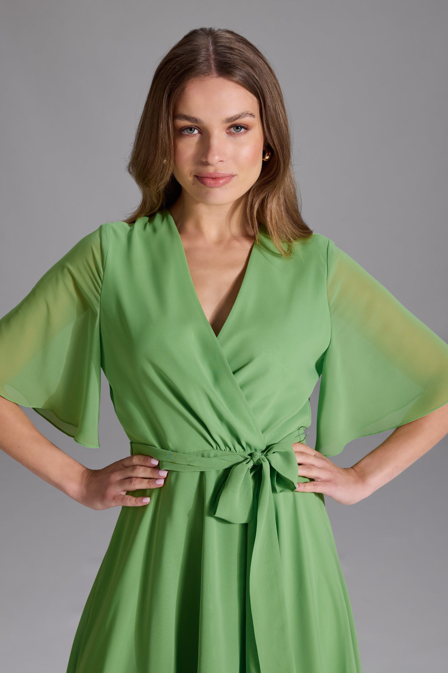 Chiffon Kleid in Wickel Optik mit Vokuhila Saum