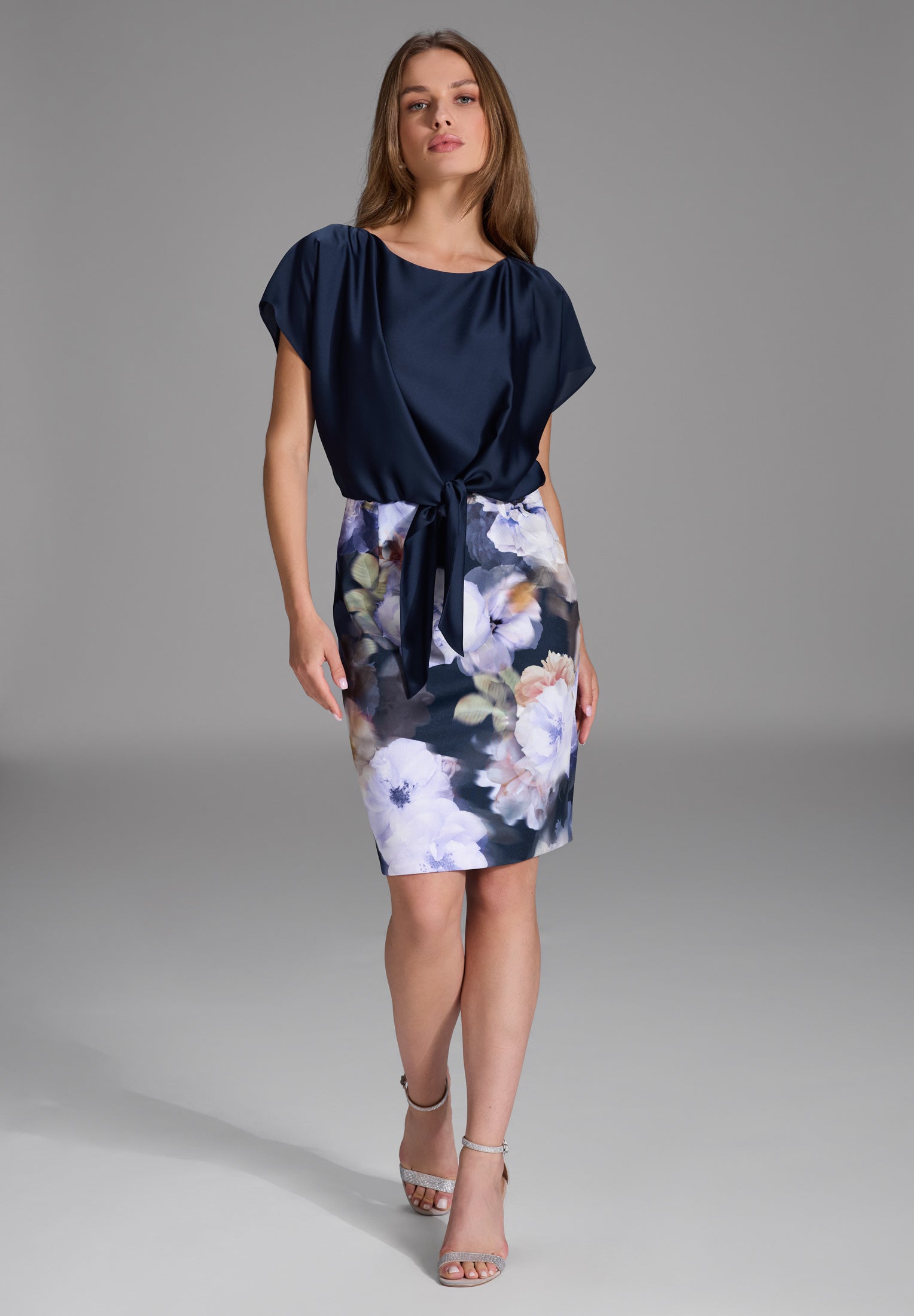 Etuikleid aus floral bedrucktem Scuba und Satin navy | orchid purple