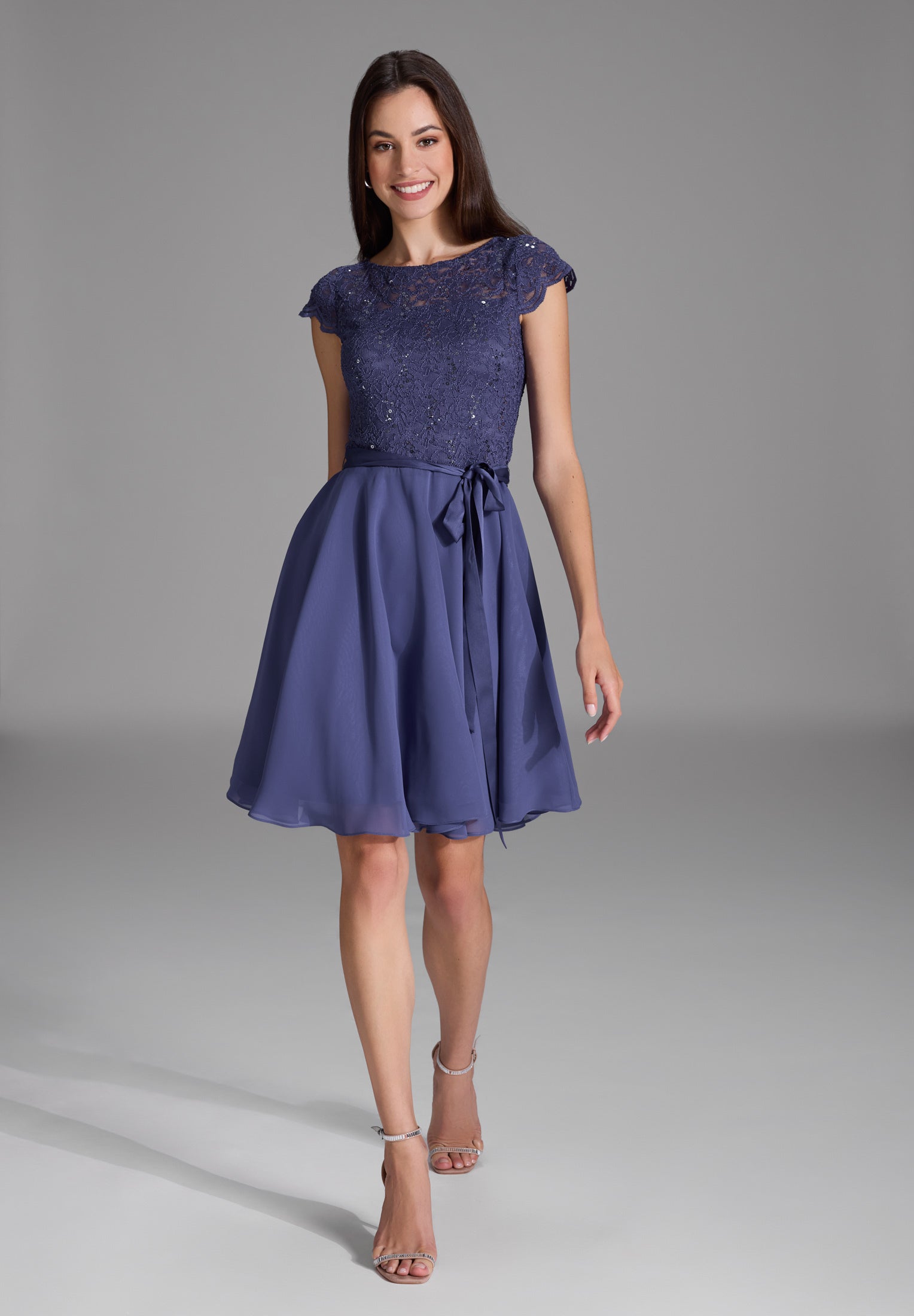 Cocktailkleid mit Spitzenoberteil und Chiffon Rock future blue