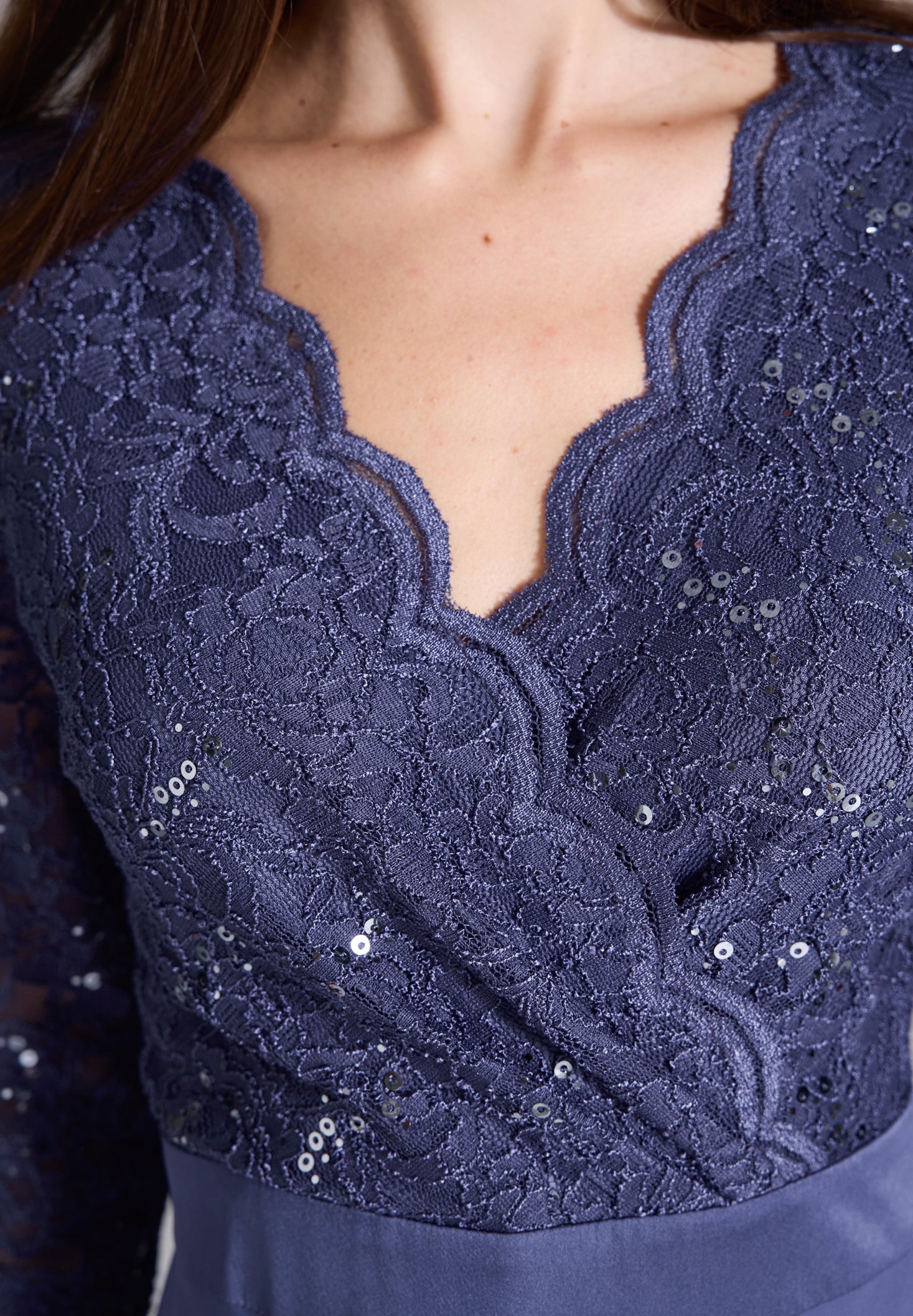 Cocktailkleid aus Material-Mix