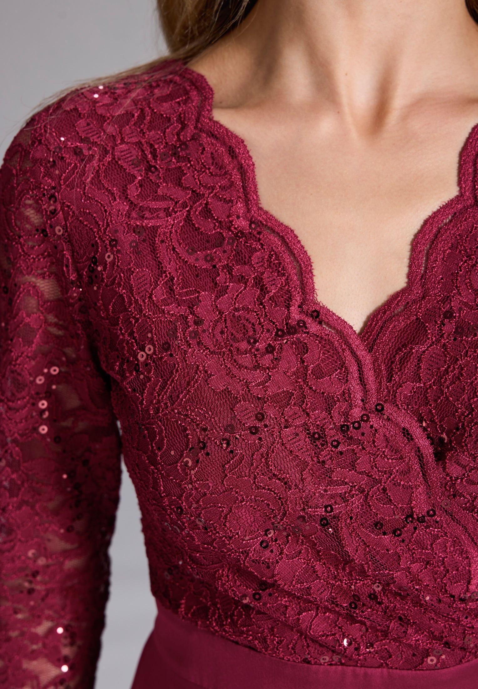 Cocktailkleid aus Material-Mix