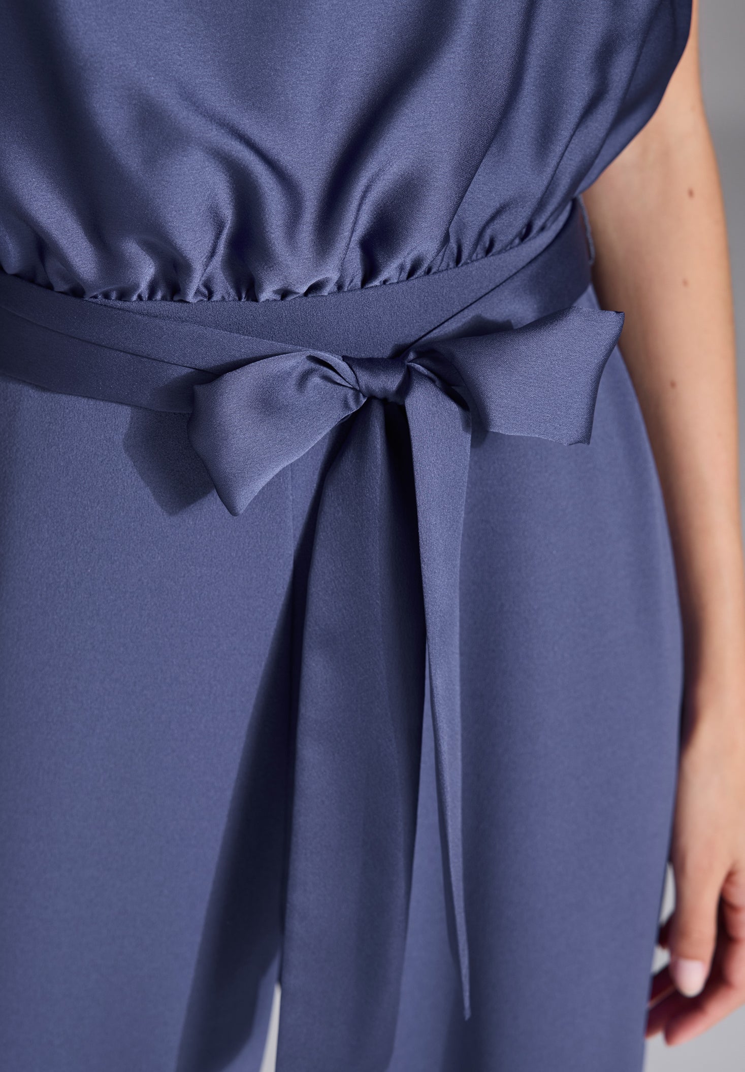 Jumpsuit aus Material-Mix