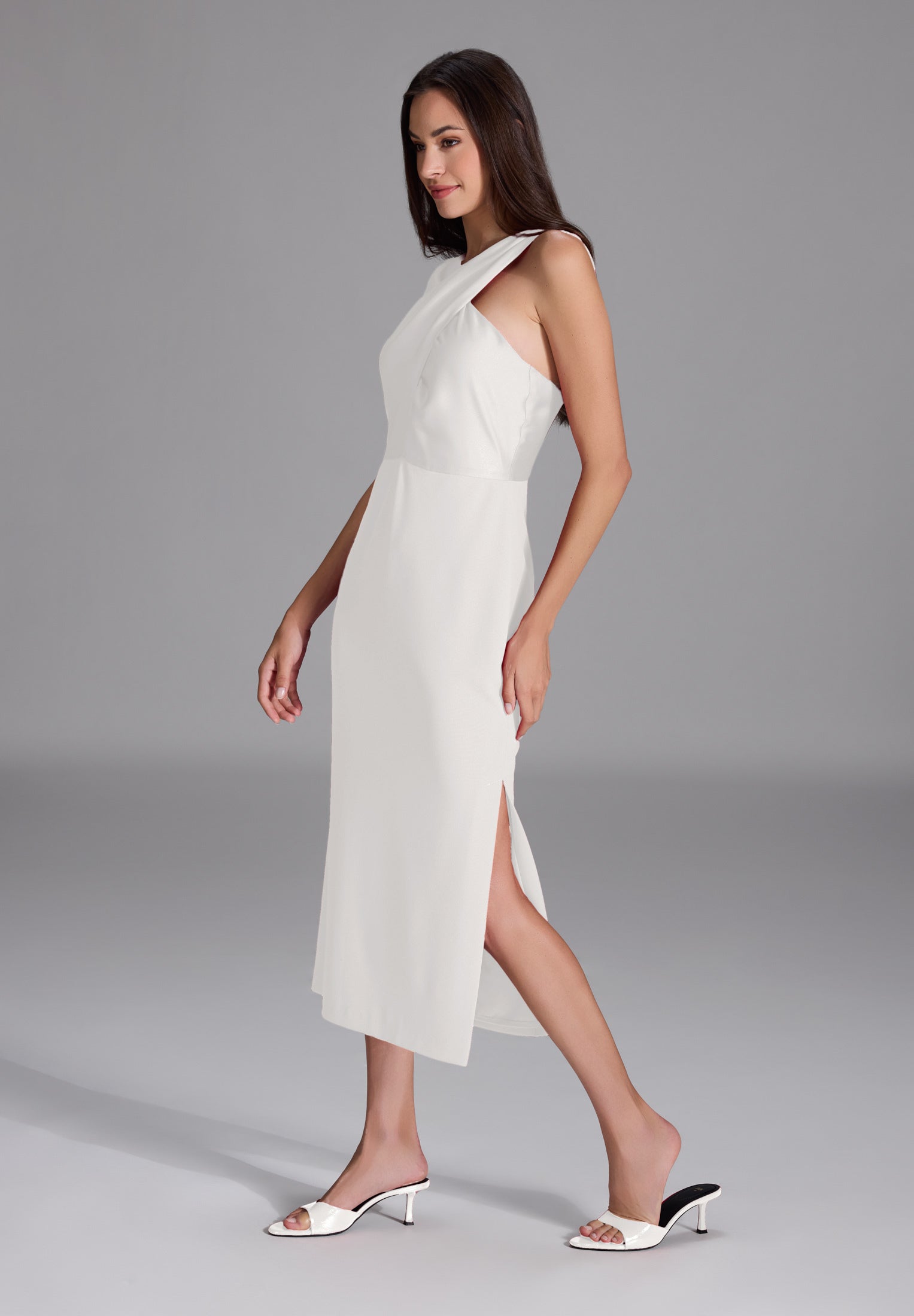 Midi Kleid mit gekreuzten Trägern aus Material-Mix