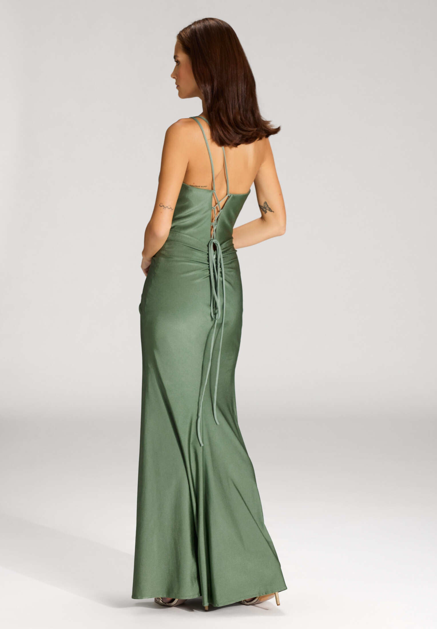 One-Shoulder-Kleid mit Cut-Out und Beinschlitz