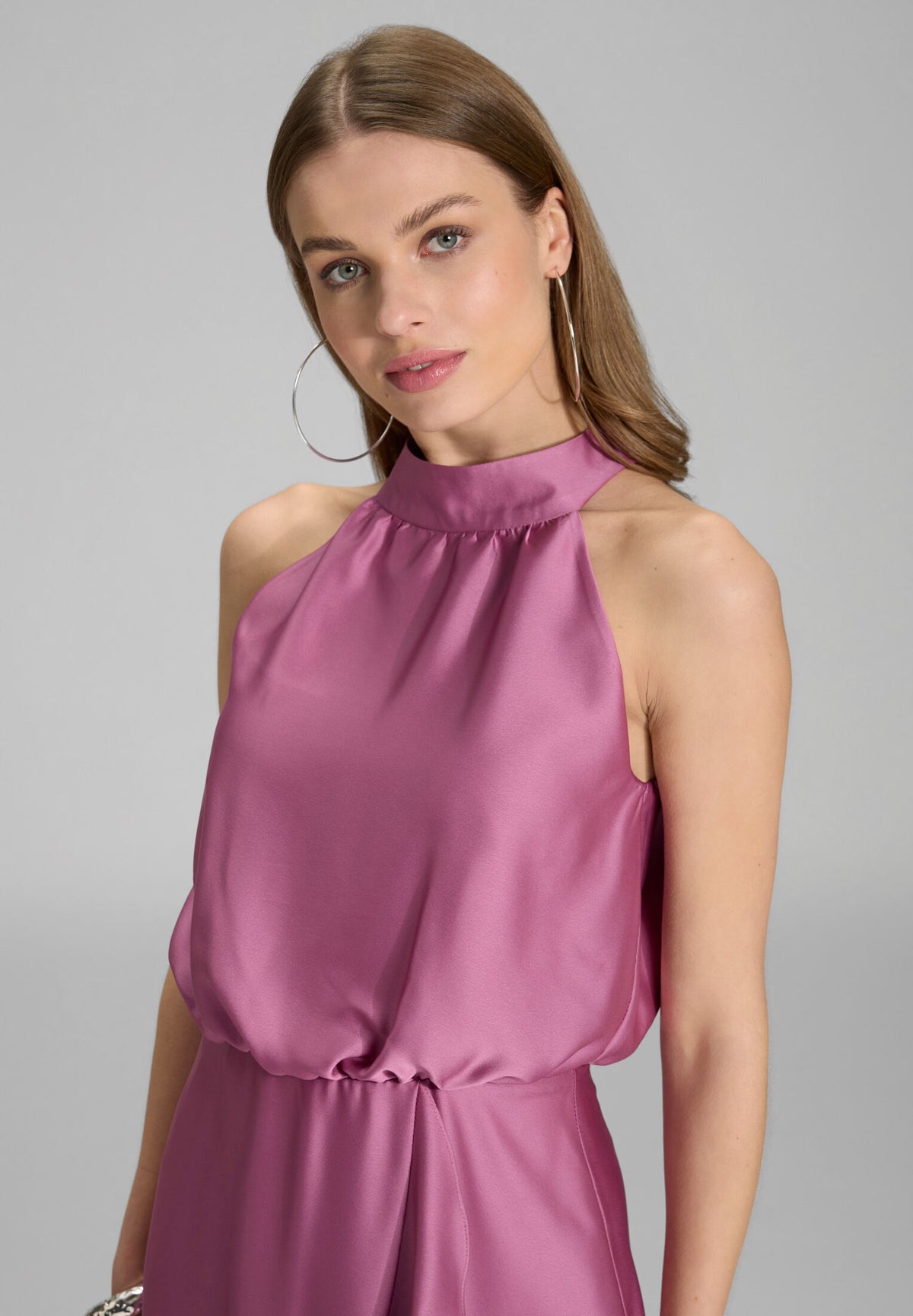 Cocktailkleid aus Satin mit Volant