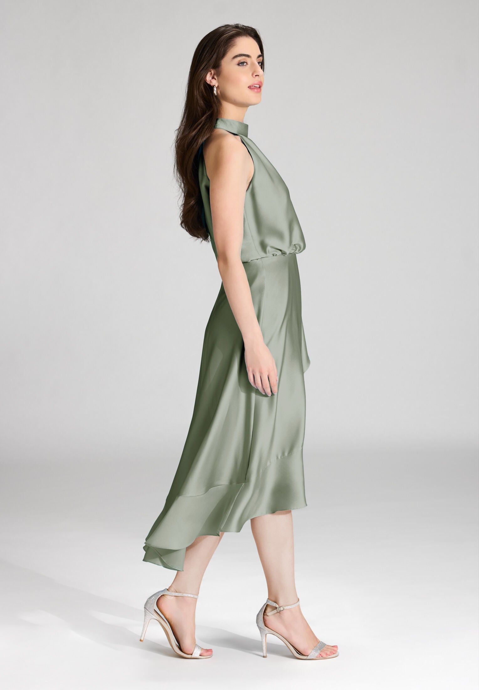 Cocktailkleid aus nachhaltigem Satin mit Volant am Saum