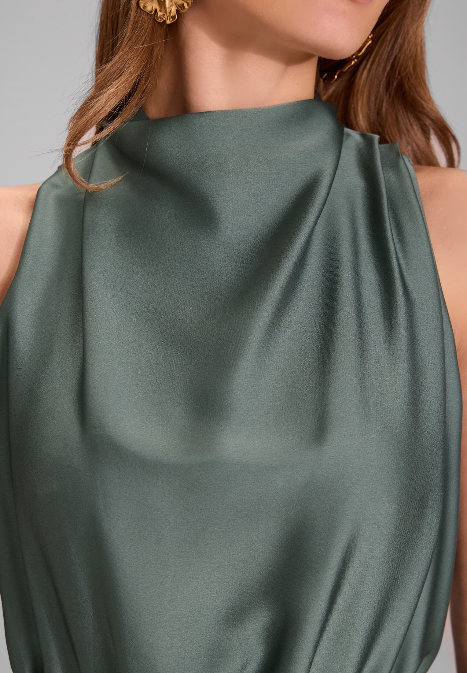 Midi Kleid aus nachhaltigem Satin mit Drapierung am Kragen