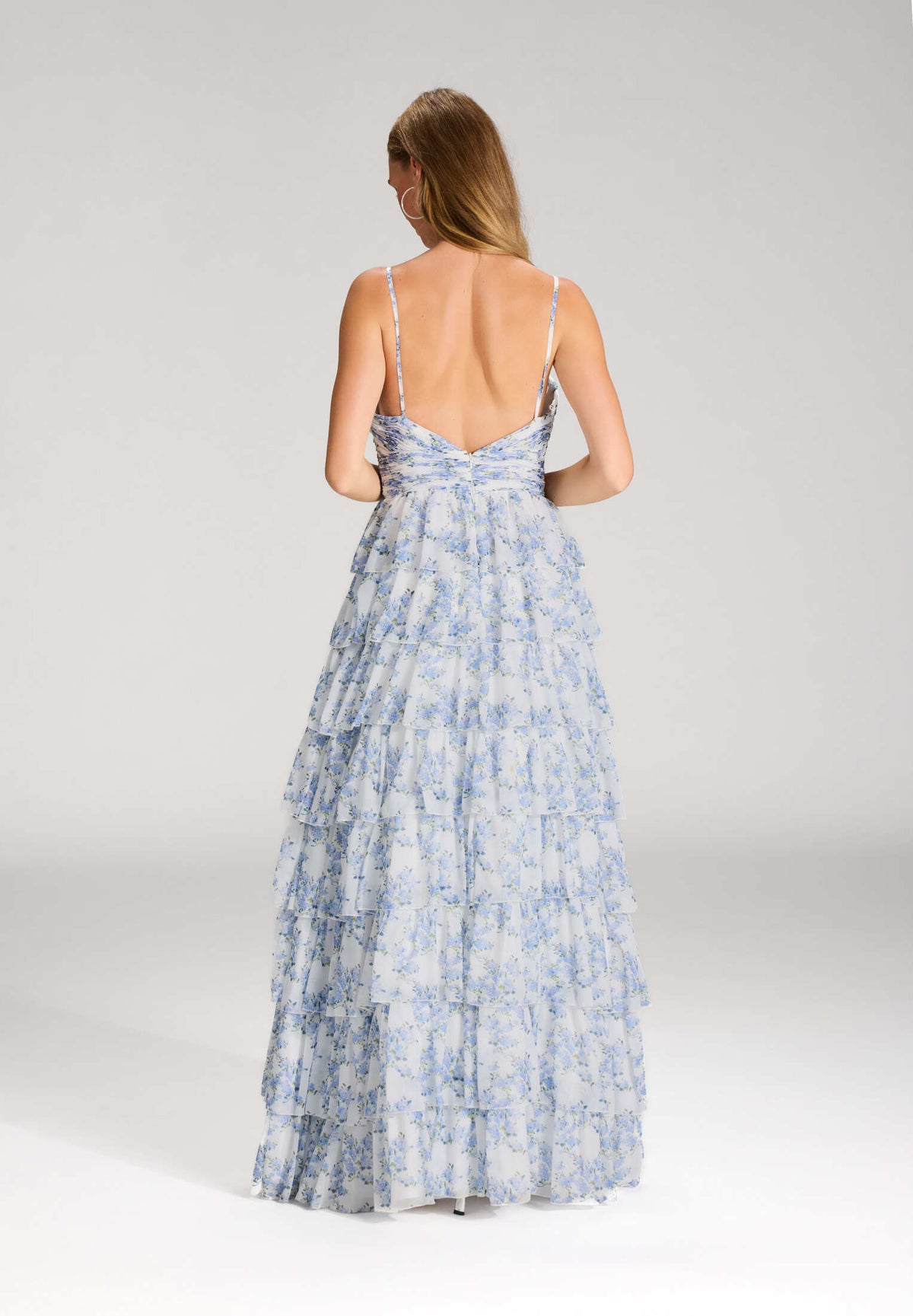 Printkleid mit Volantrock und Cut-out Detail