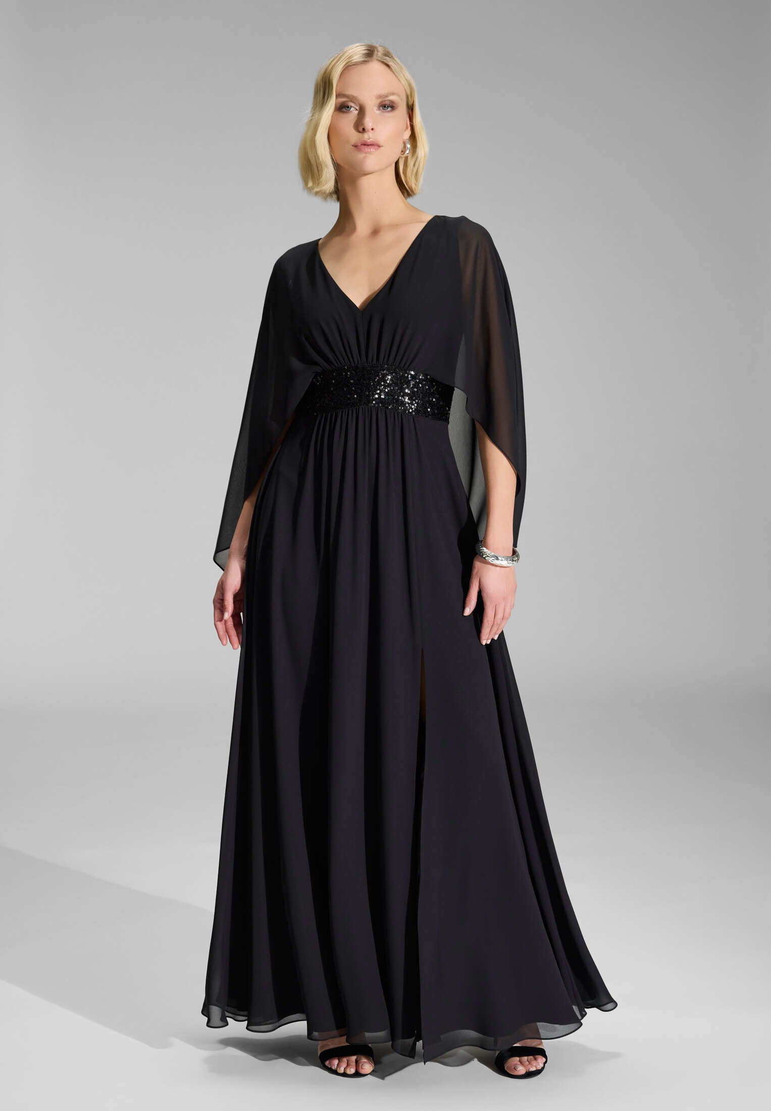 Abendkleid mit Cape aus Chiffon black